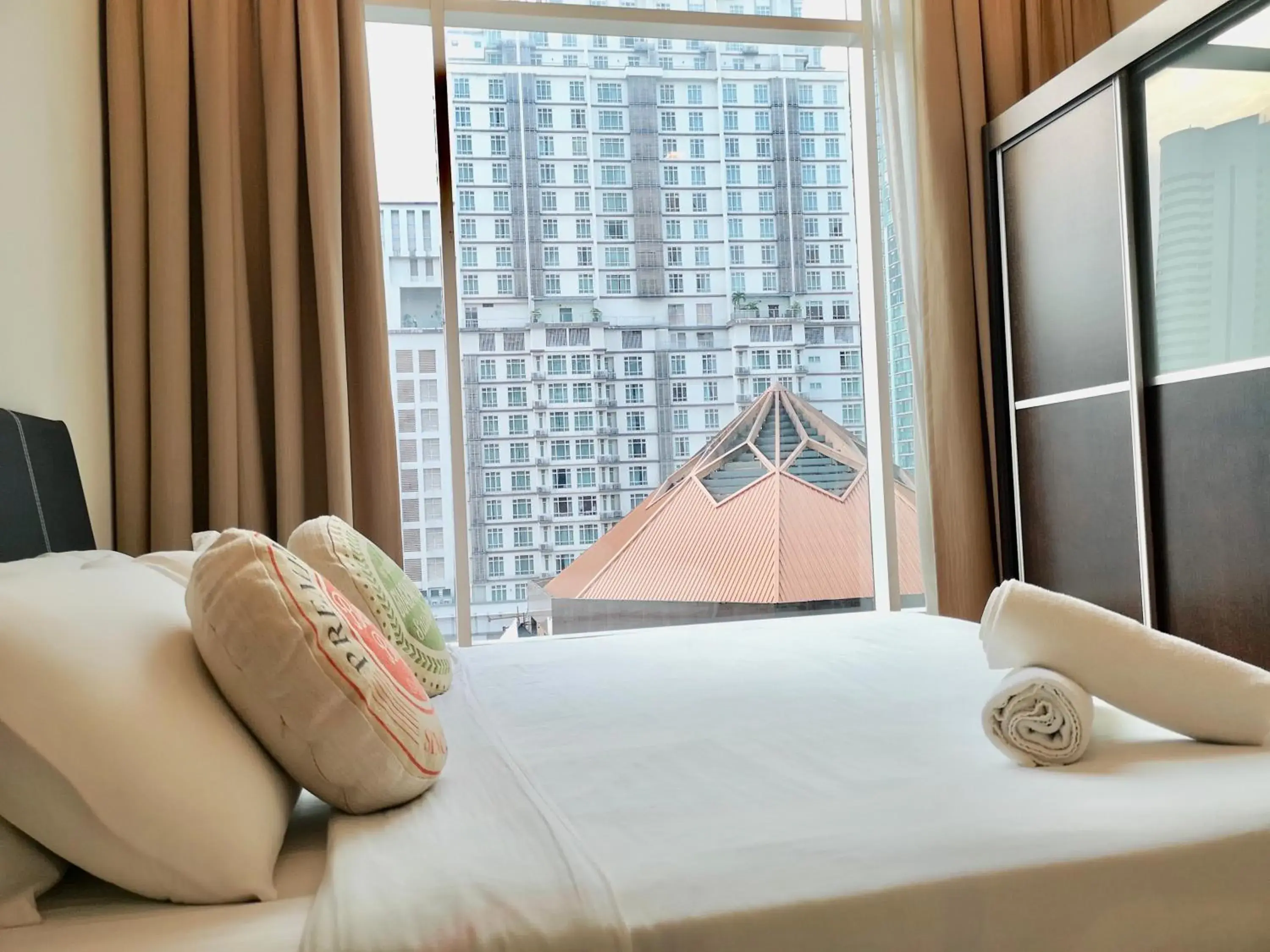 Bed in Soho Suites KLCC by the Betty Roux