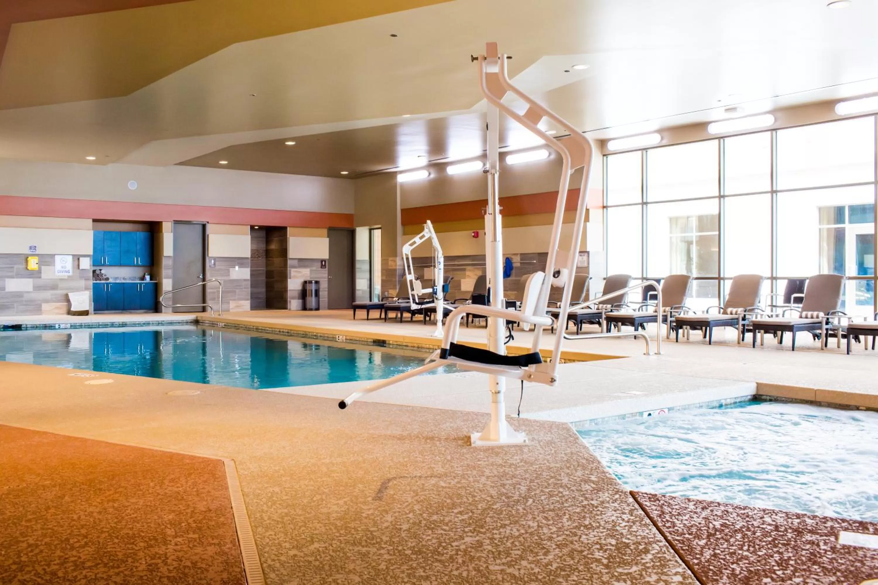 Swimming pool in Cliff Castle Casino Hotel