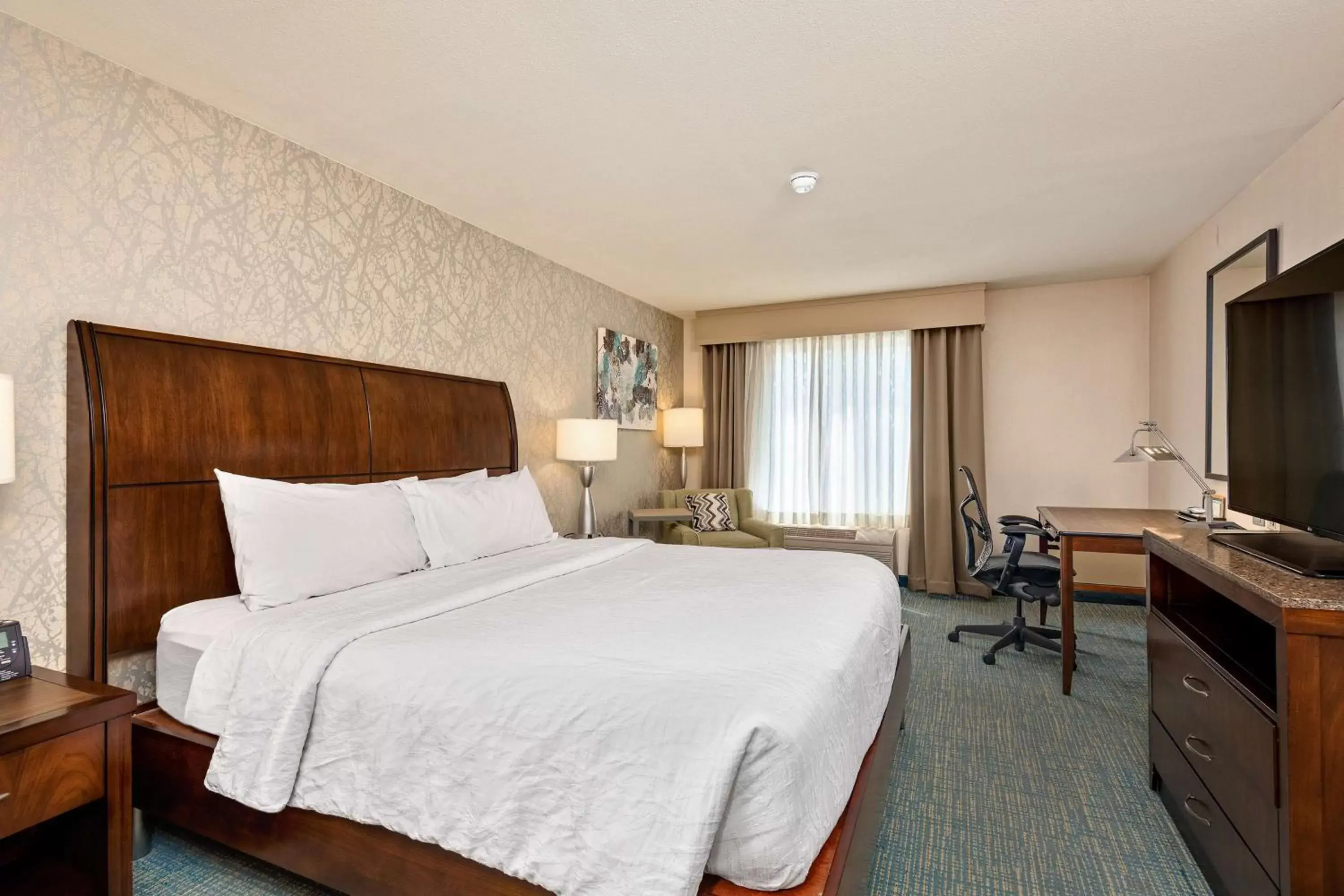 Bedroom in Hilton Garden Inn Overland Park