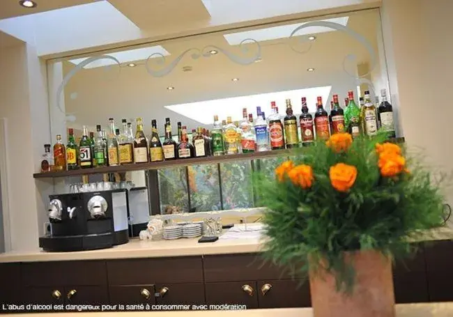 Lounge or bar in Hotel de L'Universite Lounge or bar in Hotel de L'Universite