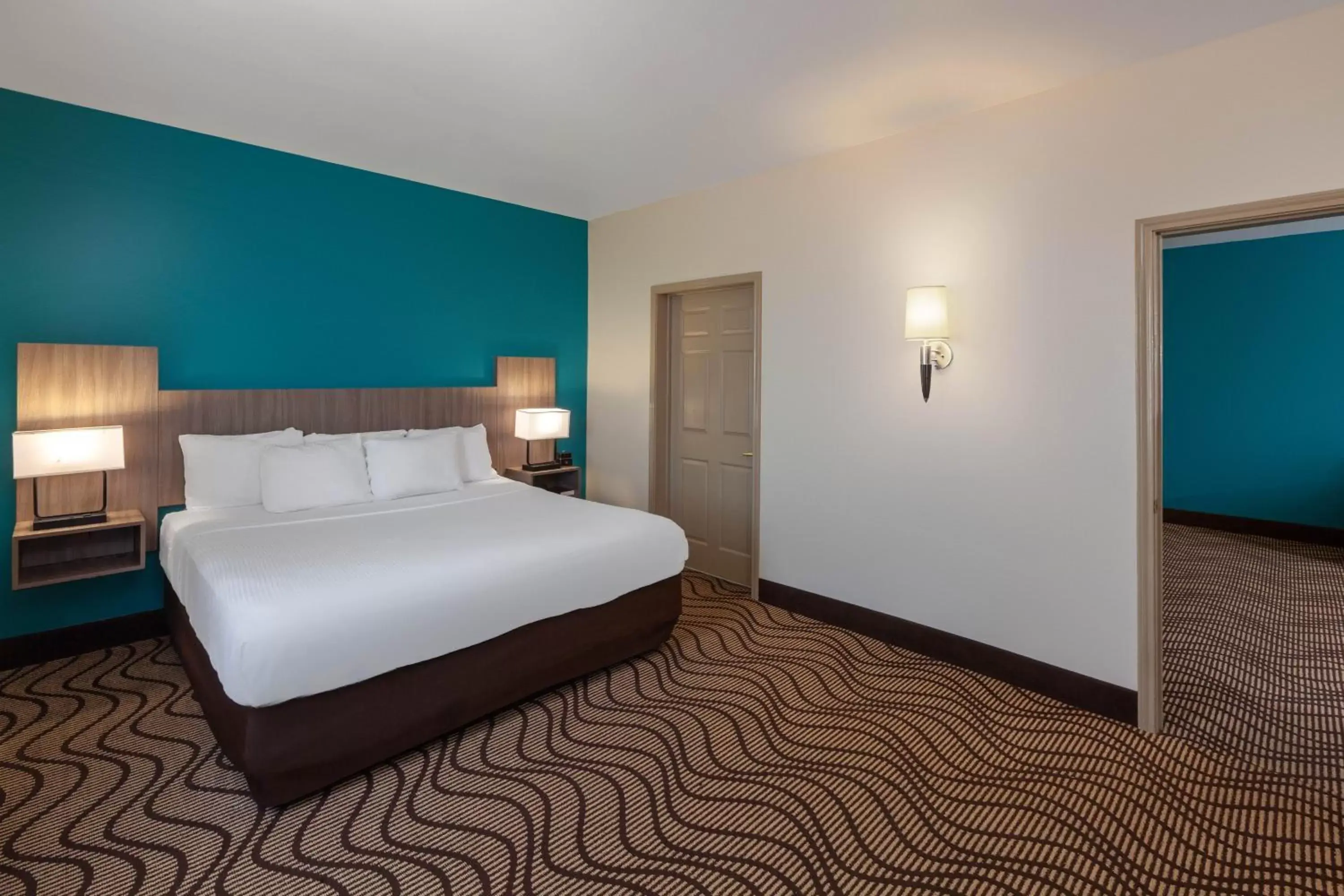 Bedroom, Bed in La Quinta by Wyndham Midland North