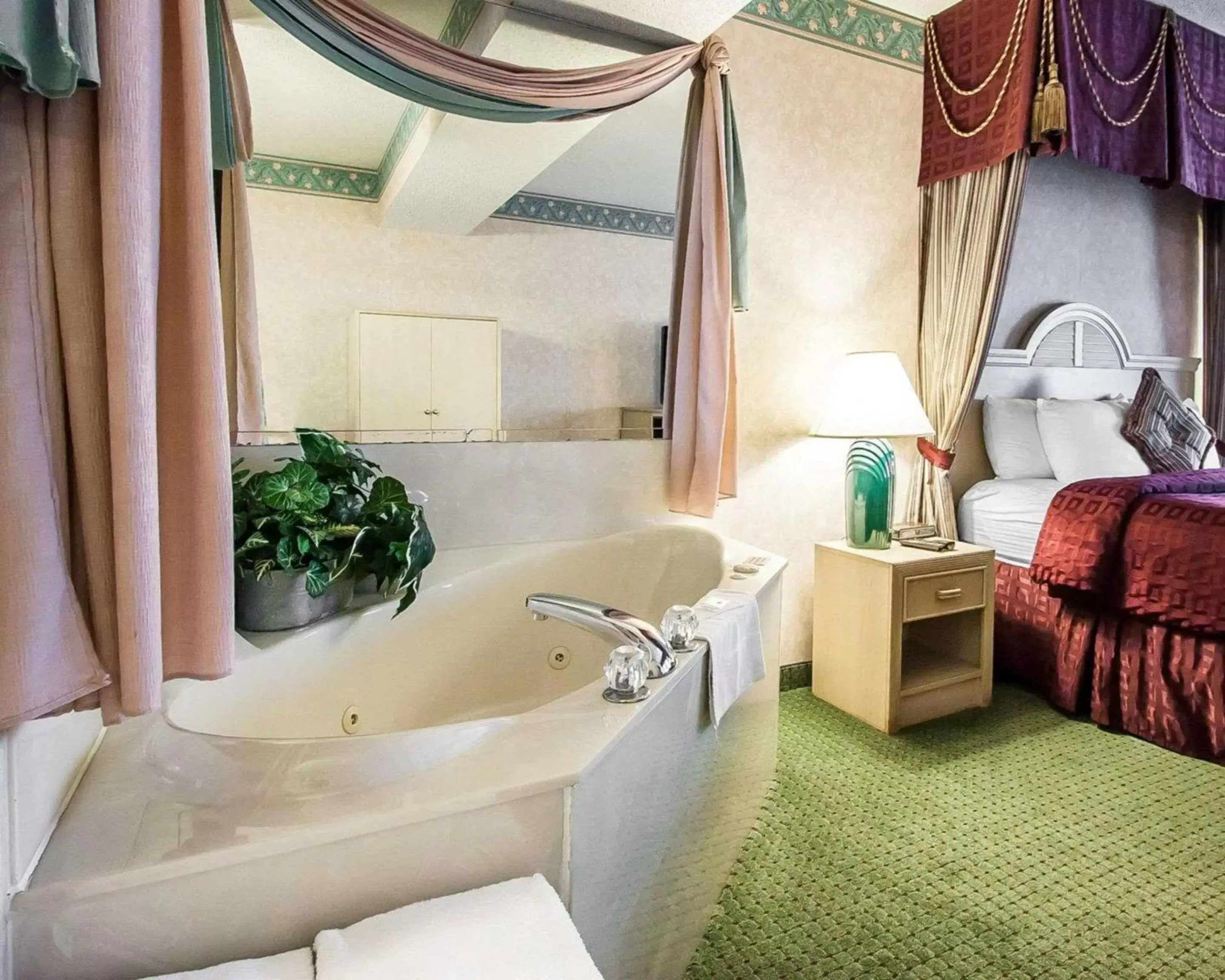 Photo of the whole room, Bathroom in Clarion Hotel Branson