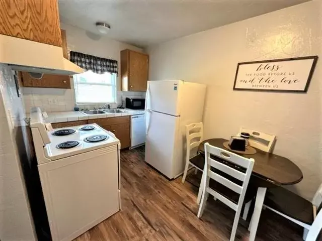 Kitchen/Kitchenette in Myrtle Lane Inn