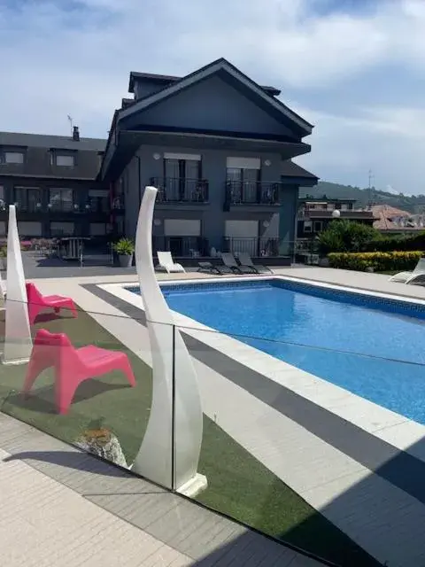 Swimming Pool in Hotel Arillo