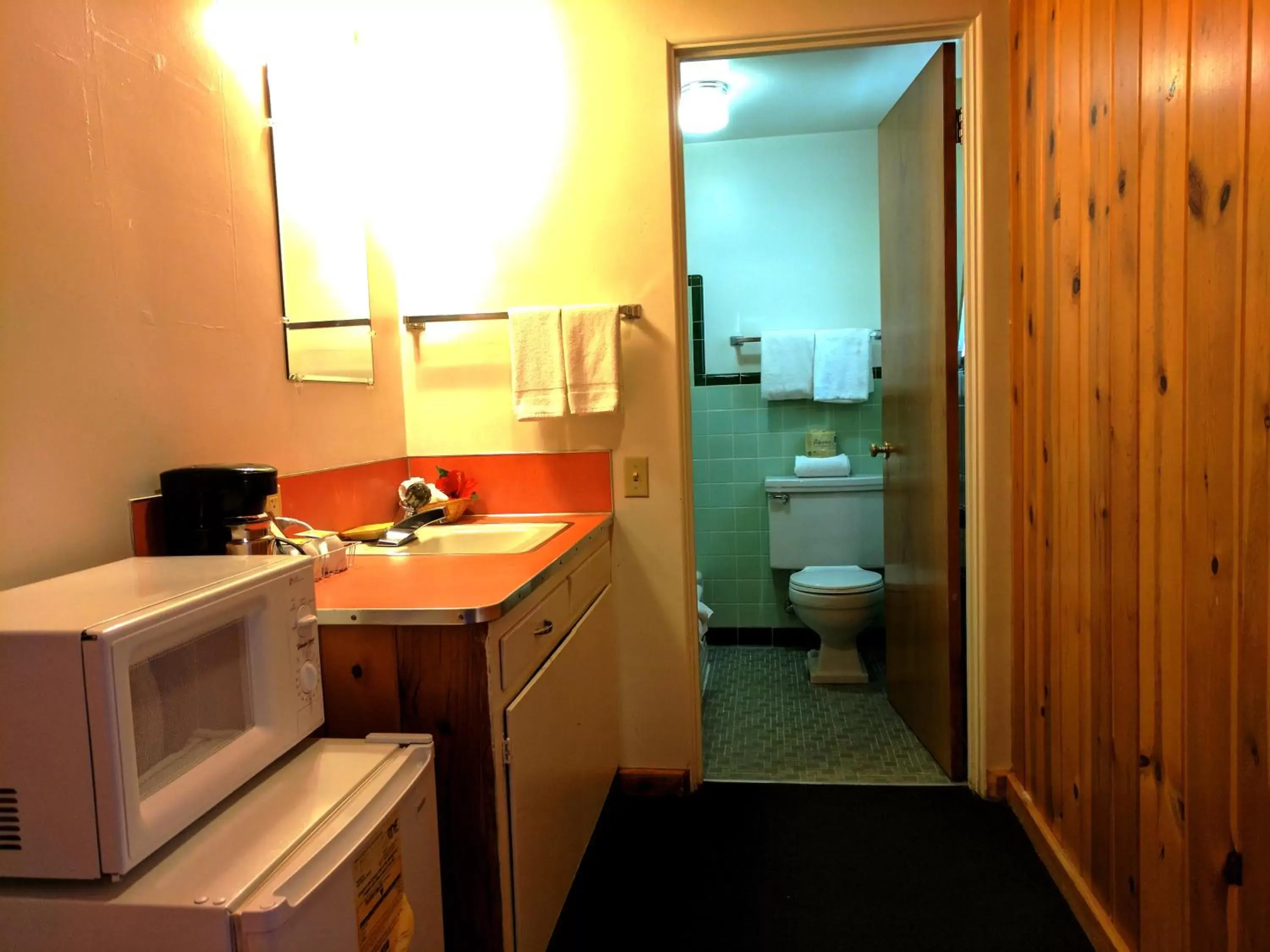 Bathroom in Prospector Motor Lodge