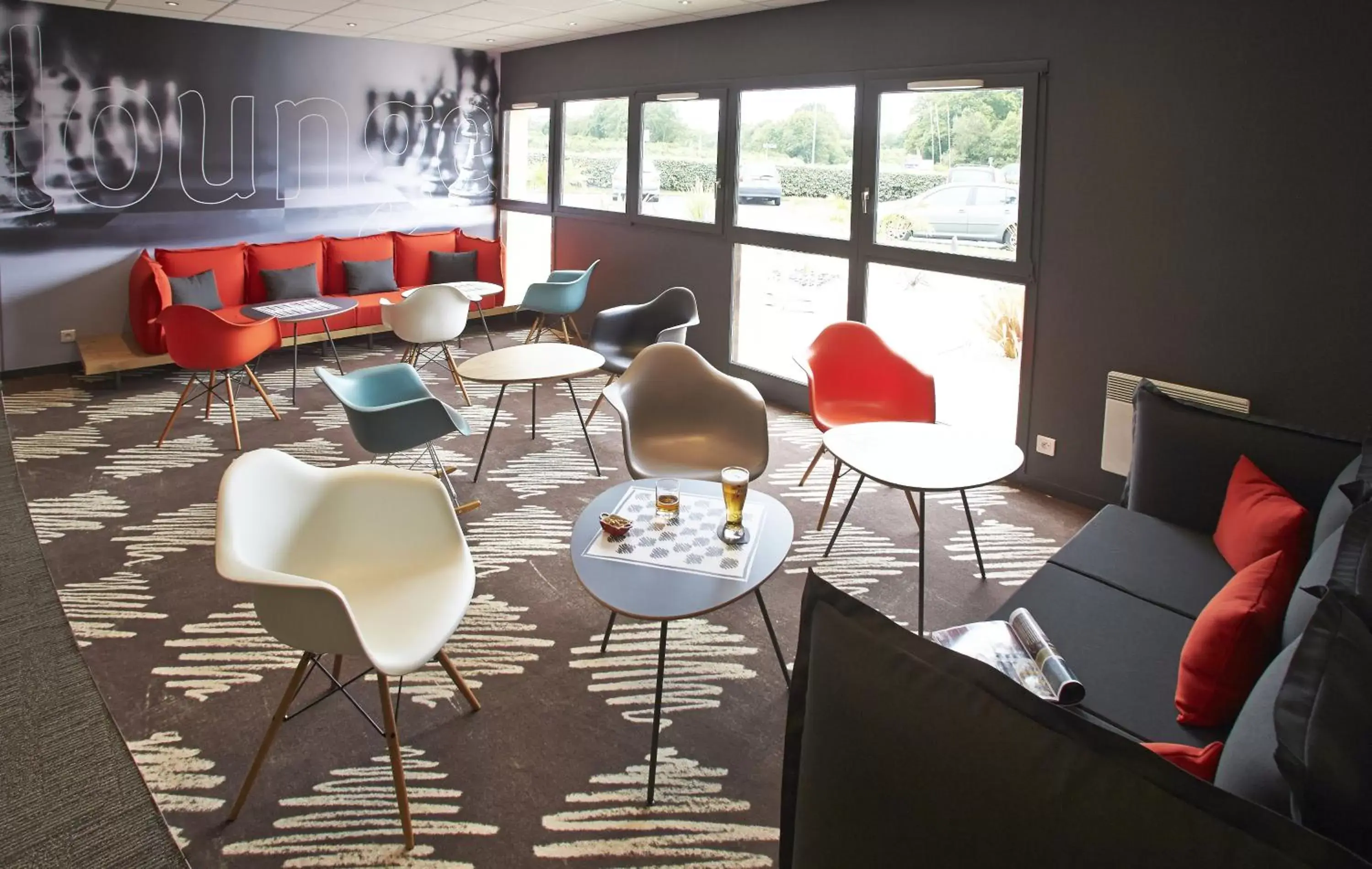 Lounge or bar in Ibis Auray Lounge or bar in Ibis Auray