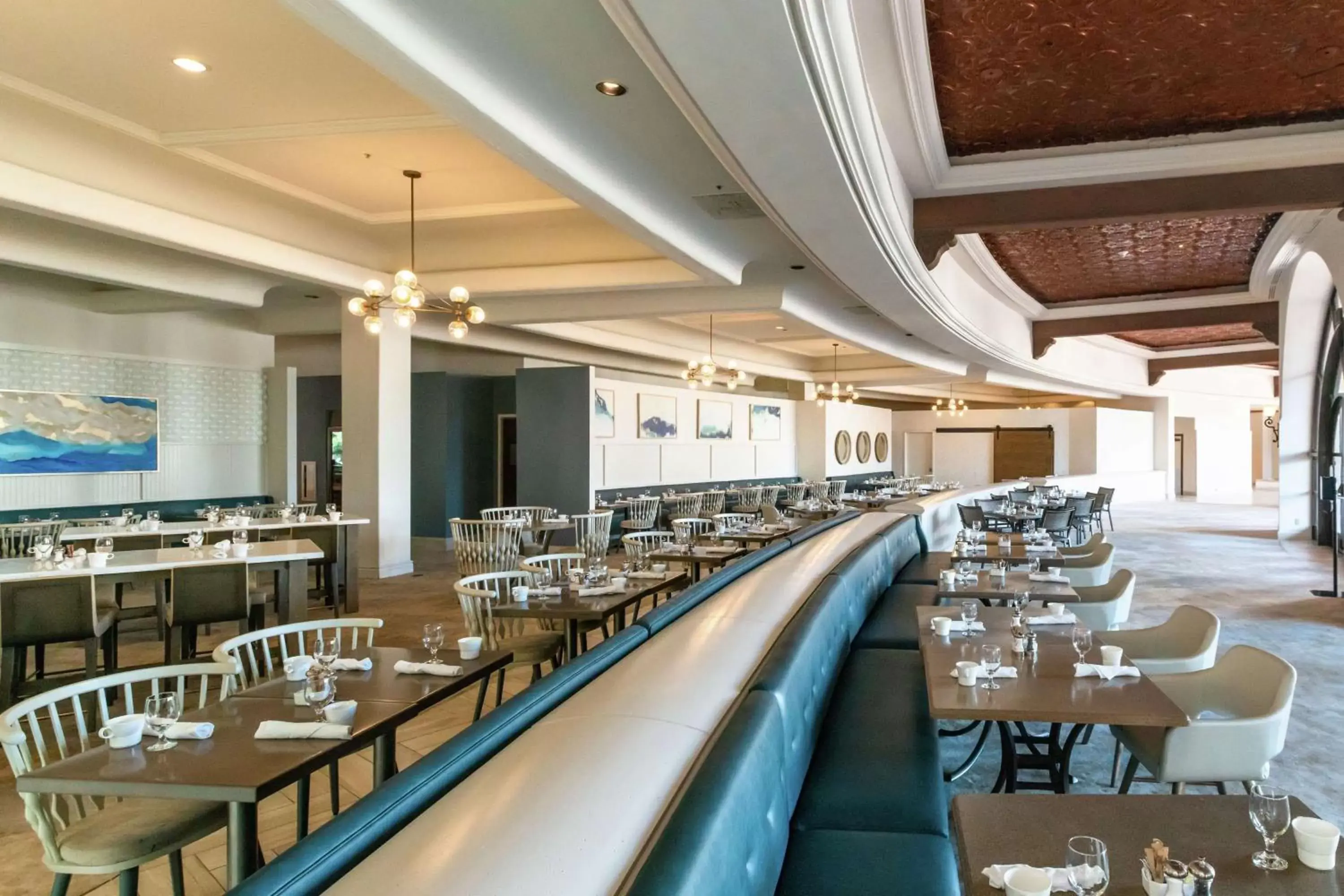 Restaurant/Places to Eat in Hilton Santa Barbara Beachfront Resort
