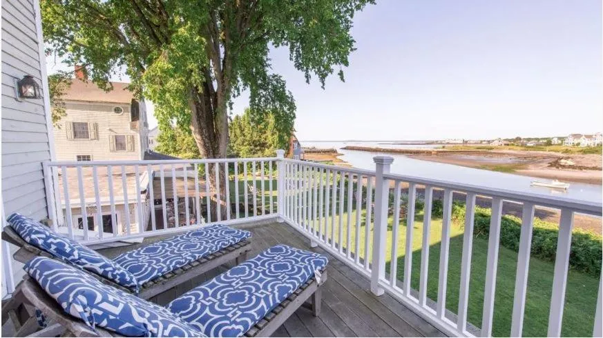 Balcony/Terrace in Breakwater Inn
