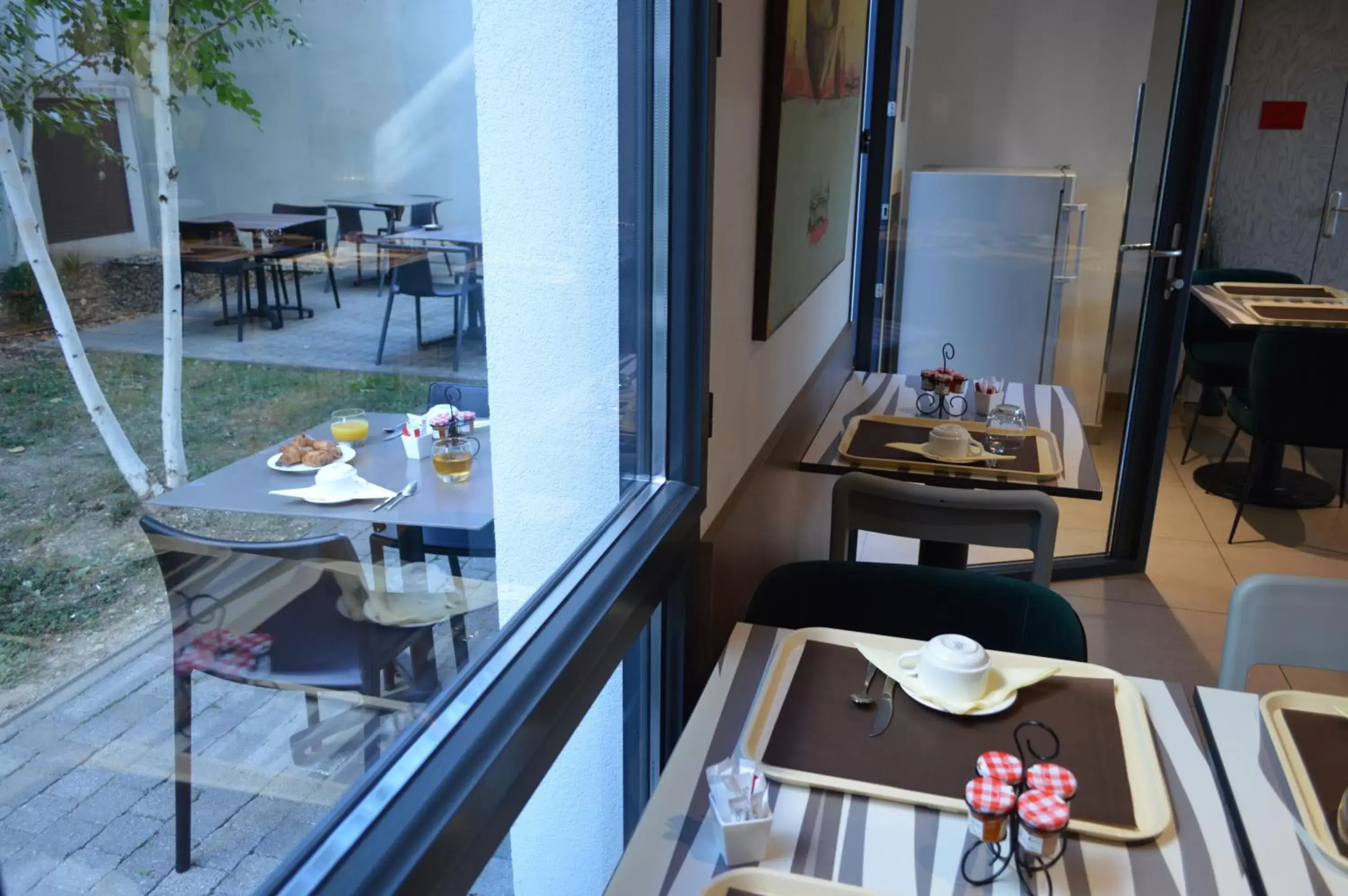 Breakfast, Restaurant/Places to Eat in Aparthotel Adagio Lyon Patio Confluence