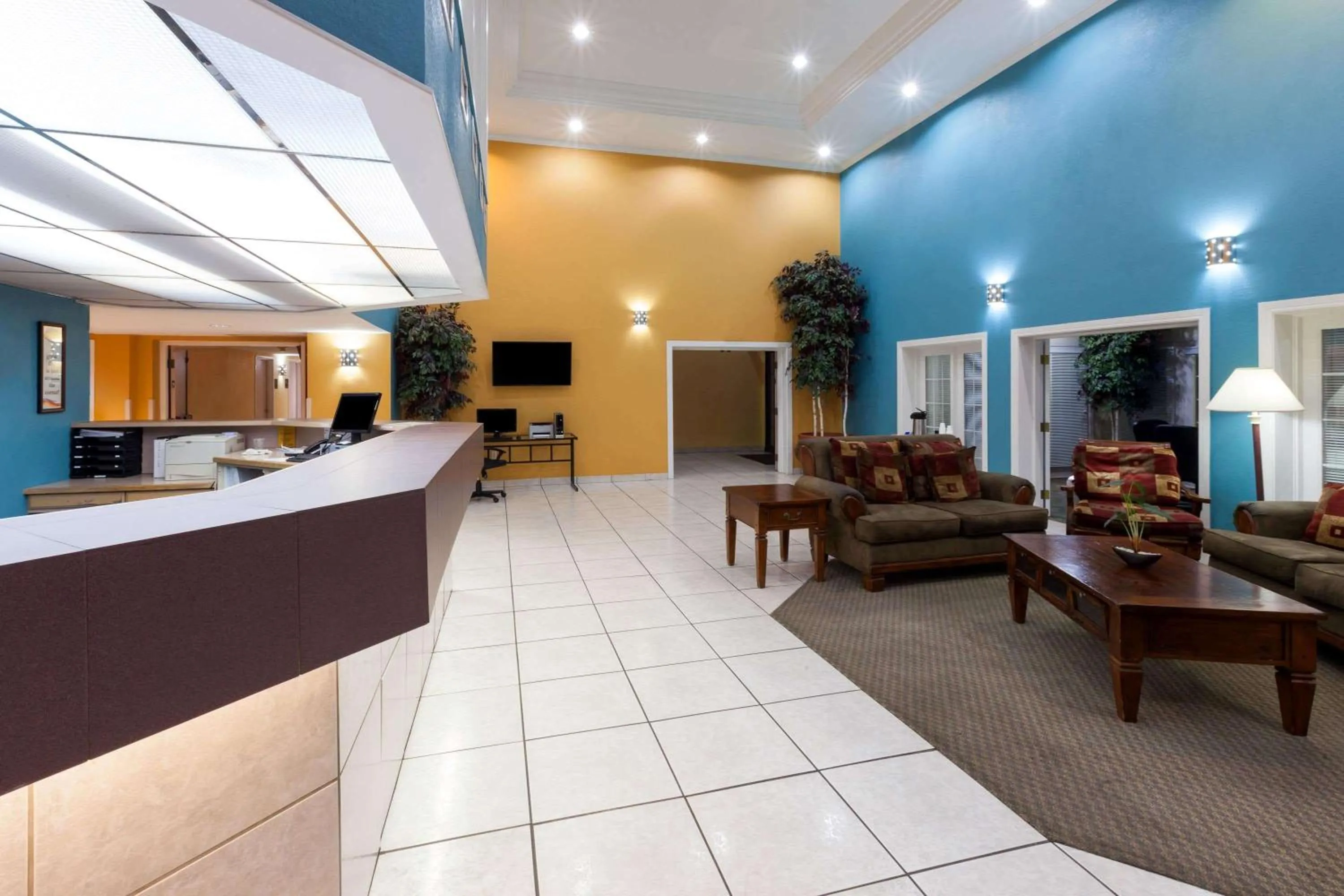 Lobby or reception in Extend-a-Suites - Extended Stay, I-40 Amarillo West