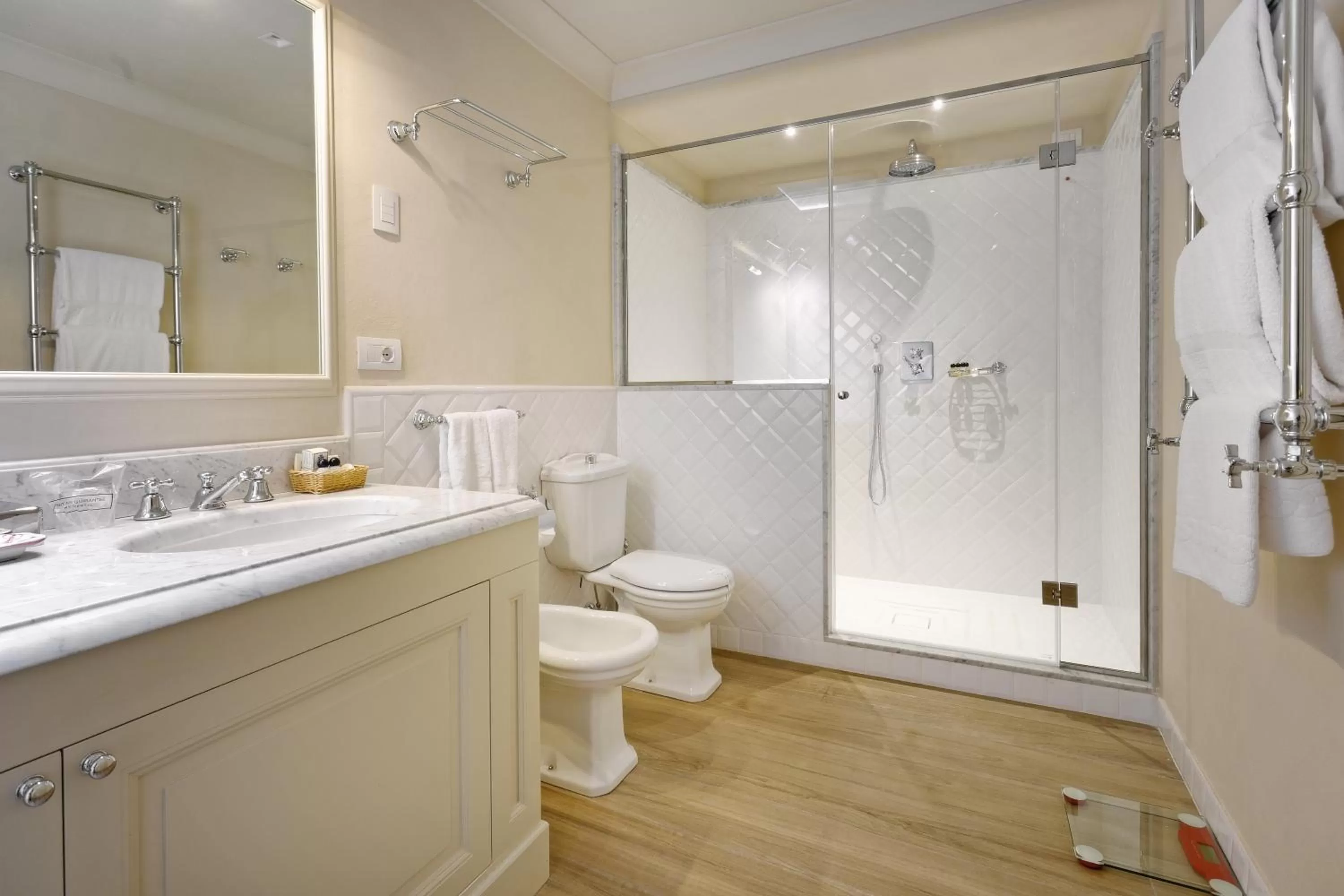 Bathroom in Palazzo Niccolini al Duomo Residenza D'Epoca