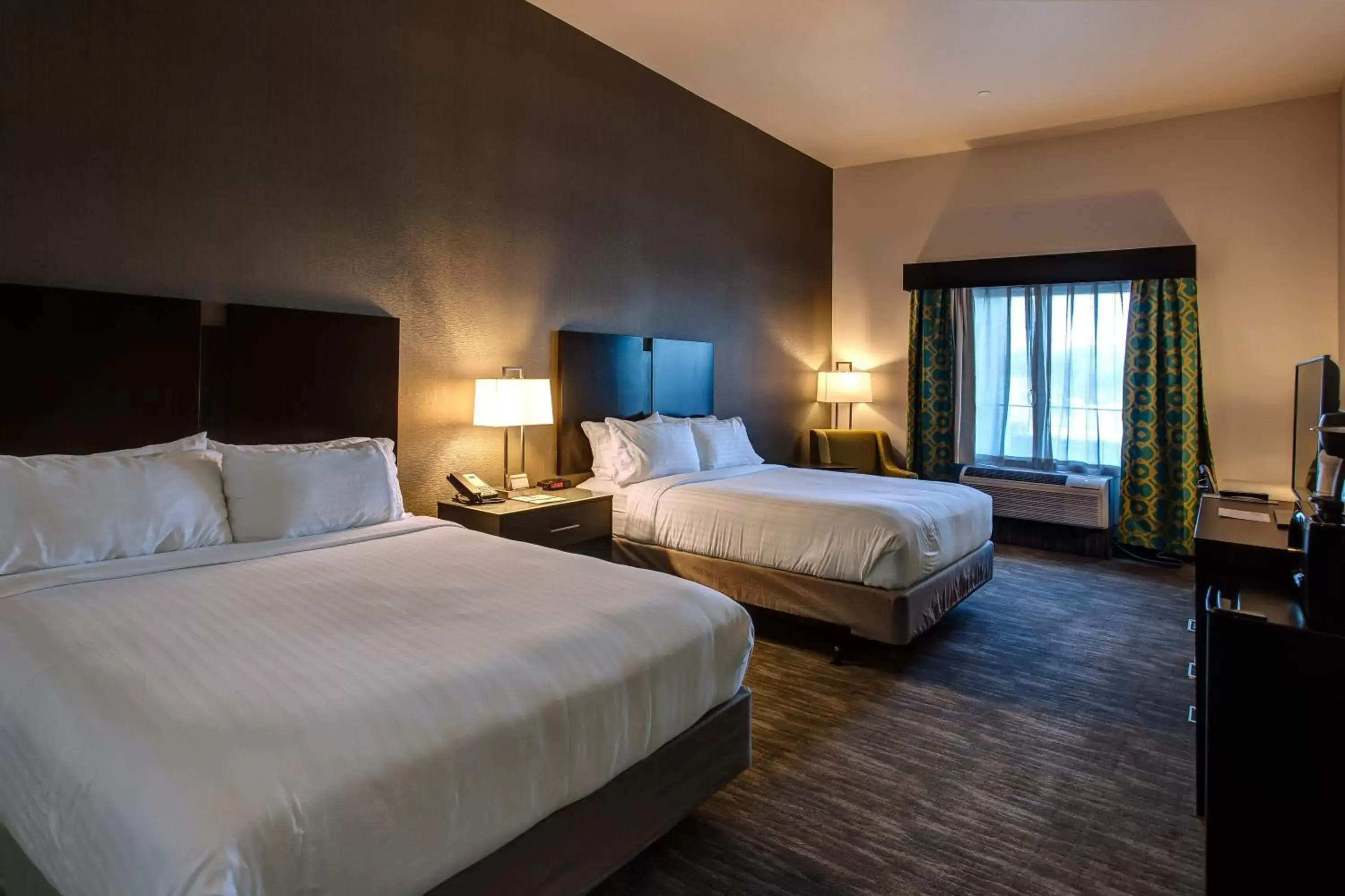 Photo of the whole room, Bed in Holiday Inn Express & Suites Gatesville - N. Ft Hood, an IHG Hotel