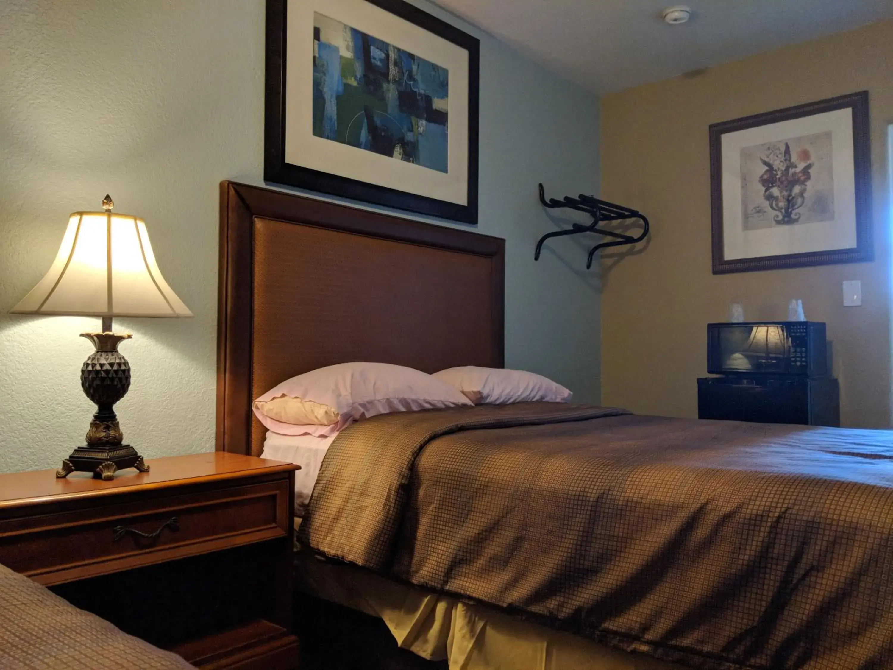Bed in San Marina Motel Daytona