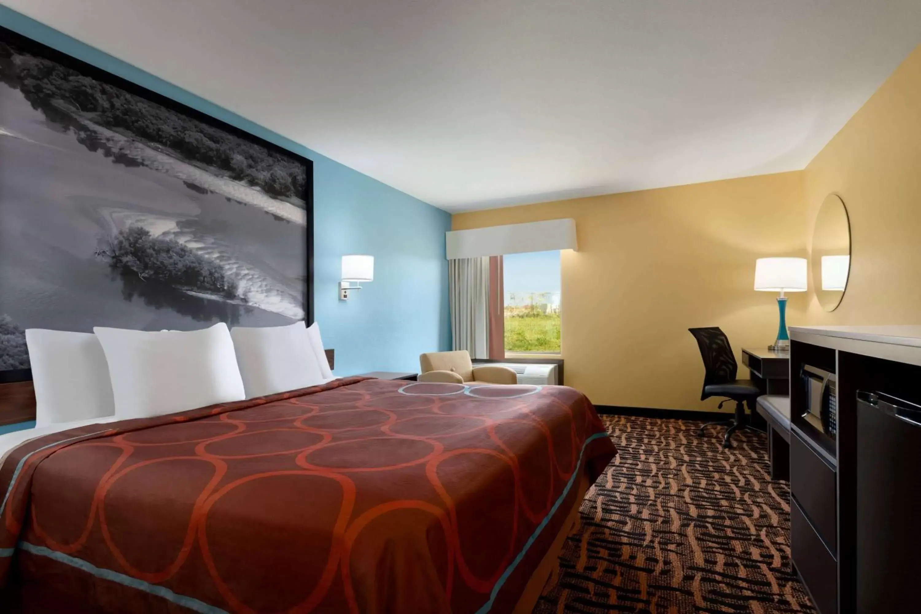 Photo of the whole room, Bed in Super 8 by Wyndham Olive Branch