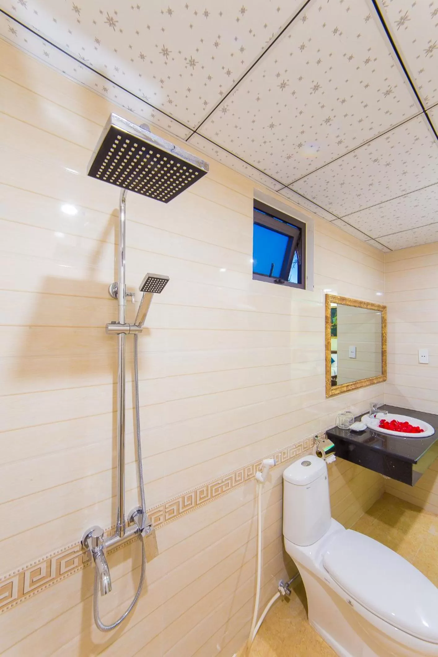 Shower in Hào Anh Villa Hội An