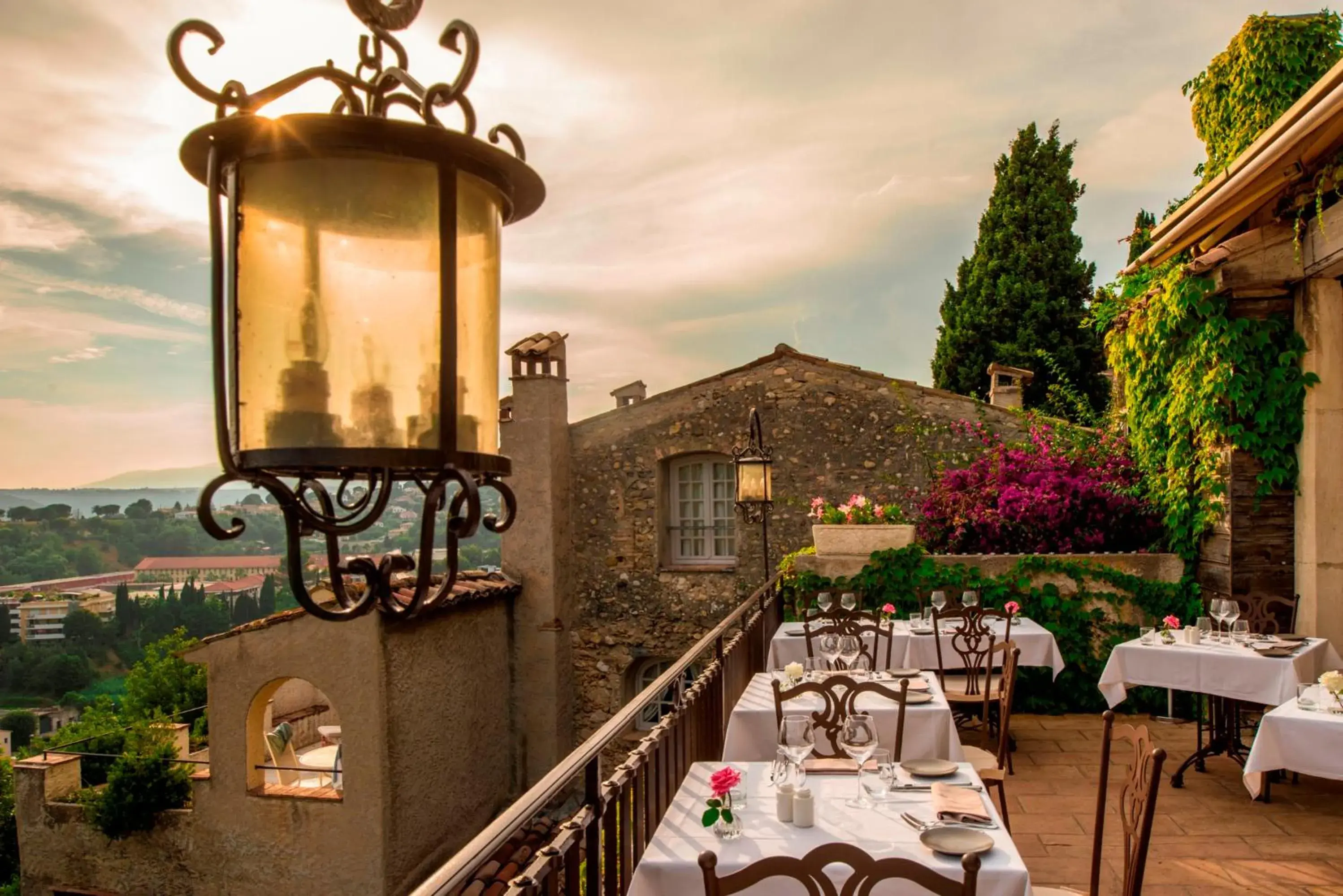 Restaurant/places to eat, Balcony/Terrace in Château Le Cagnard