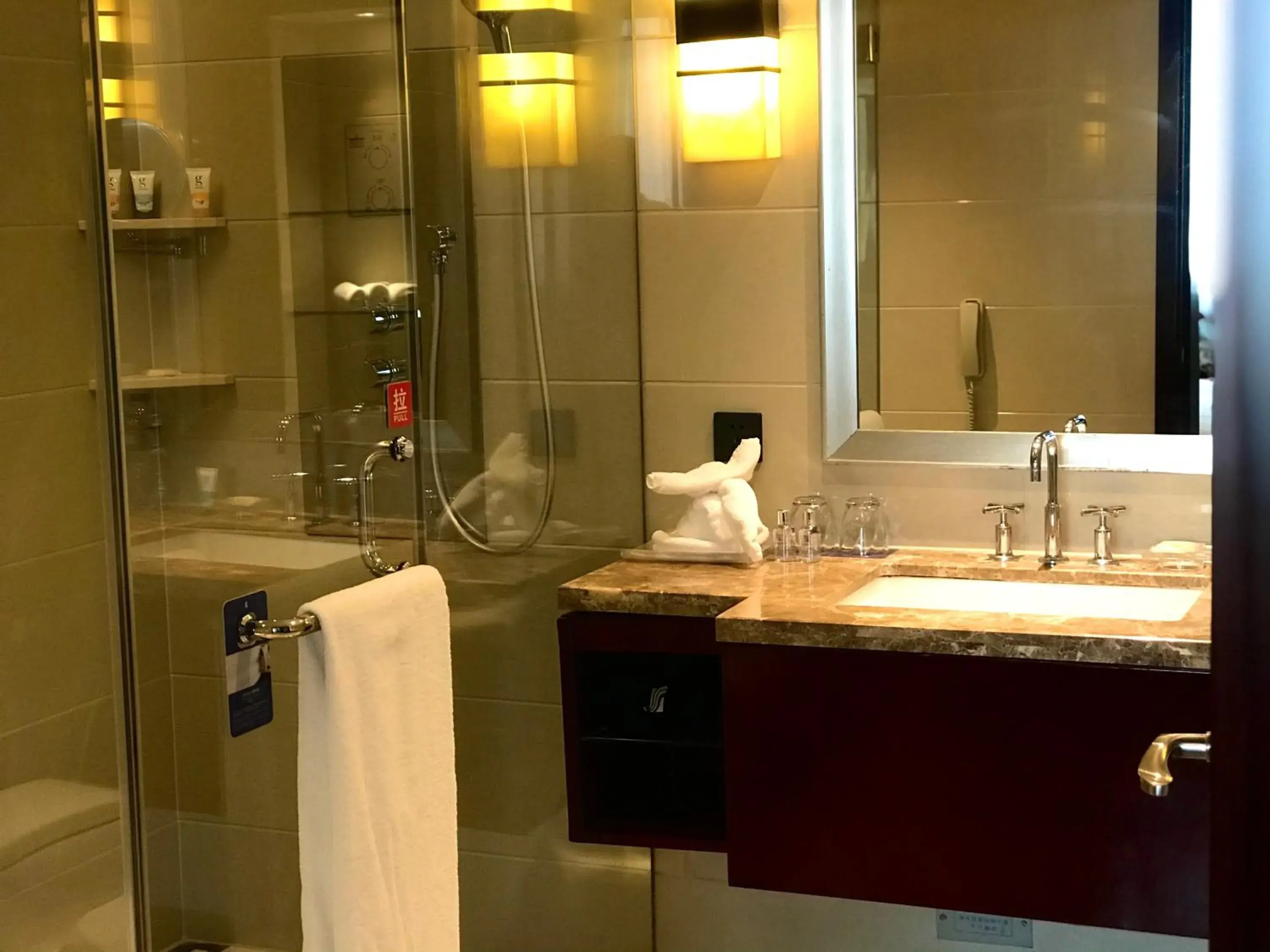 Toilet, Bathroom in Tianjin Saixiang Hotel