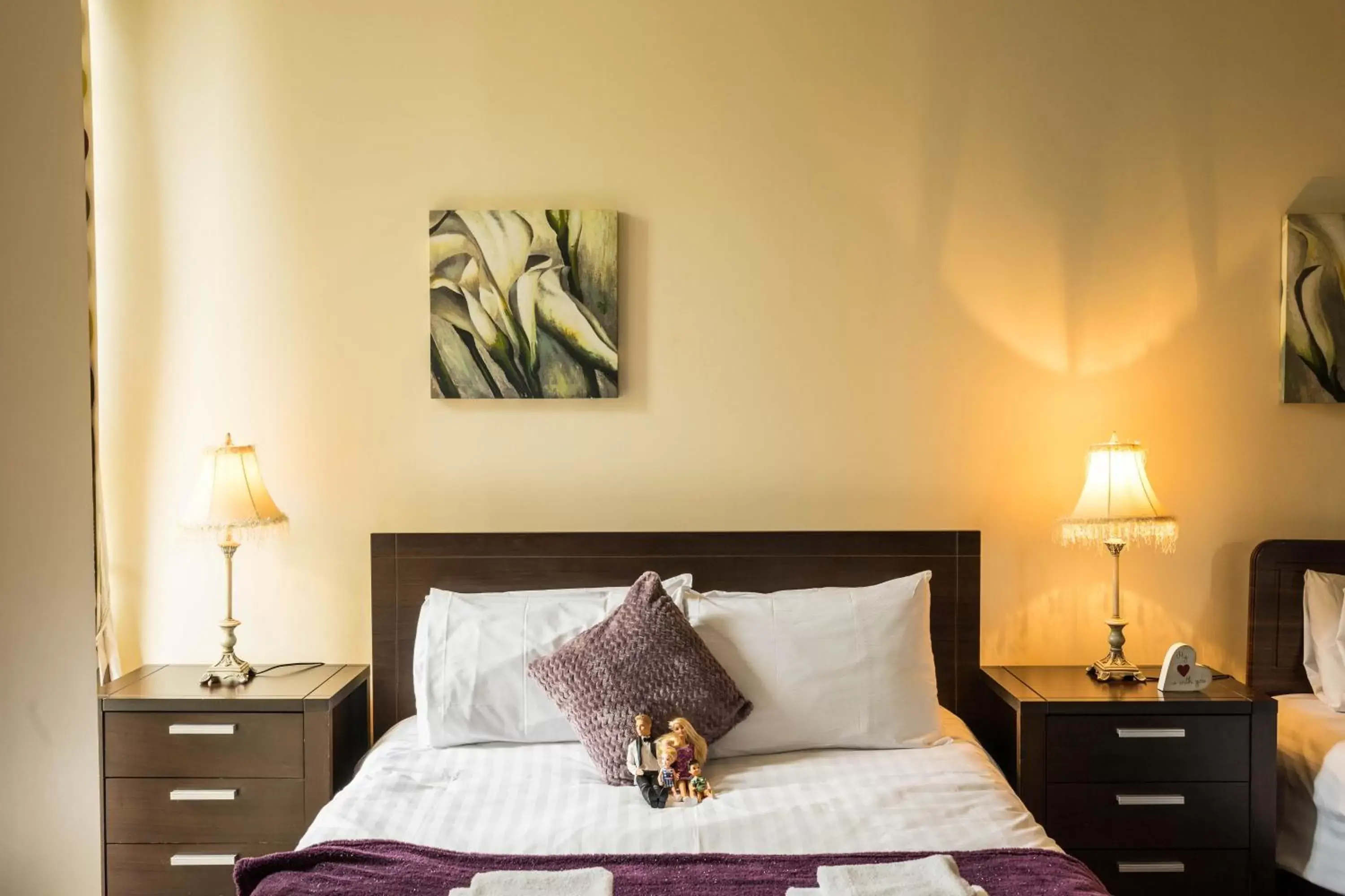 Bedroom, Bed in The Courtyard Apartments