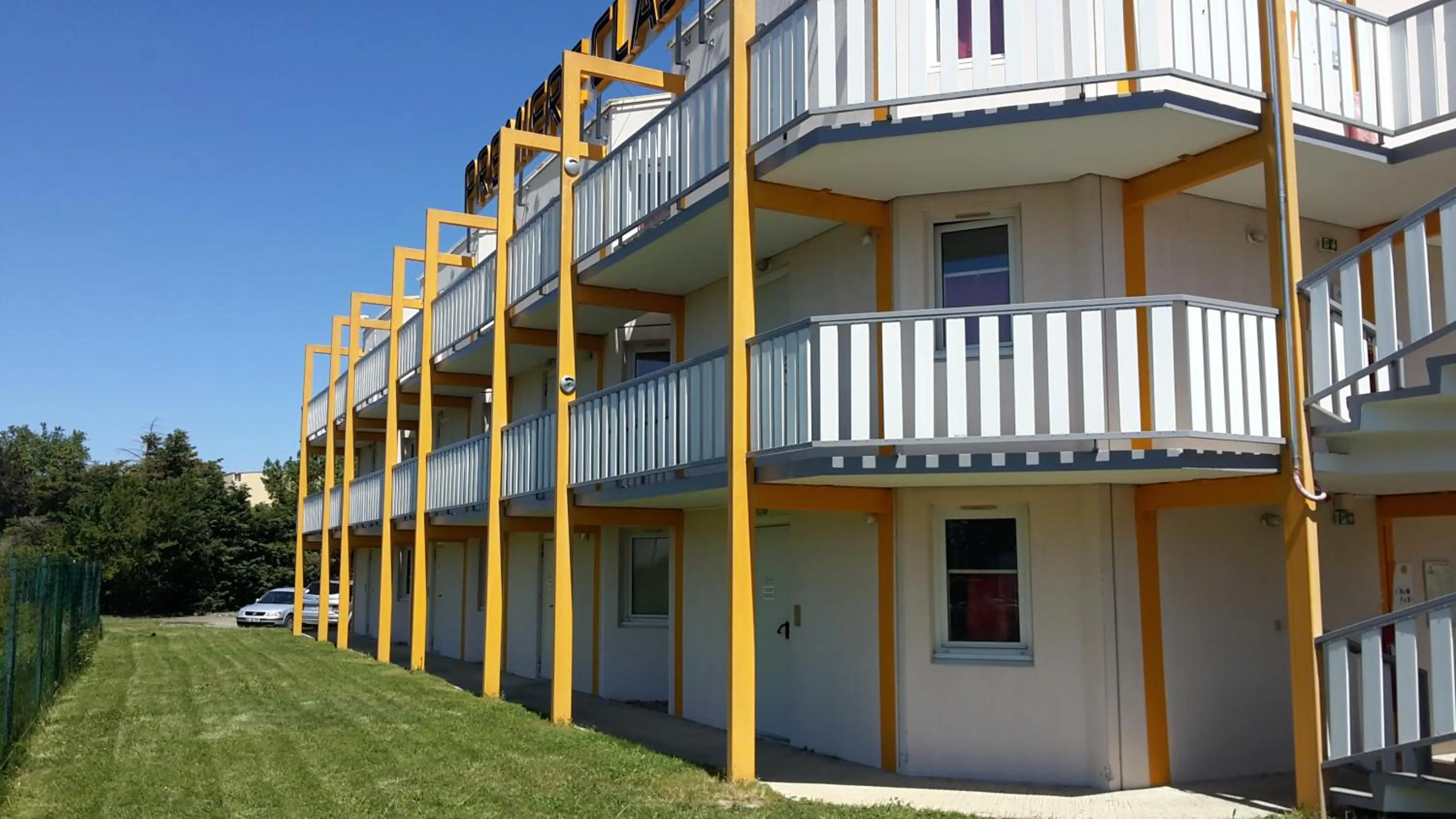 Facade/entrance in Premiere Classe Avignon Courtine Gare TGV