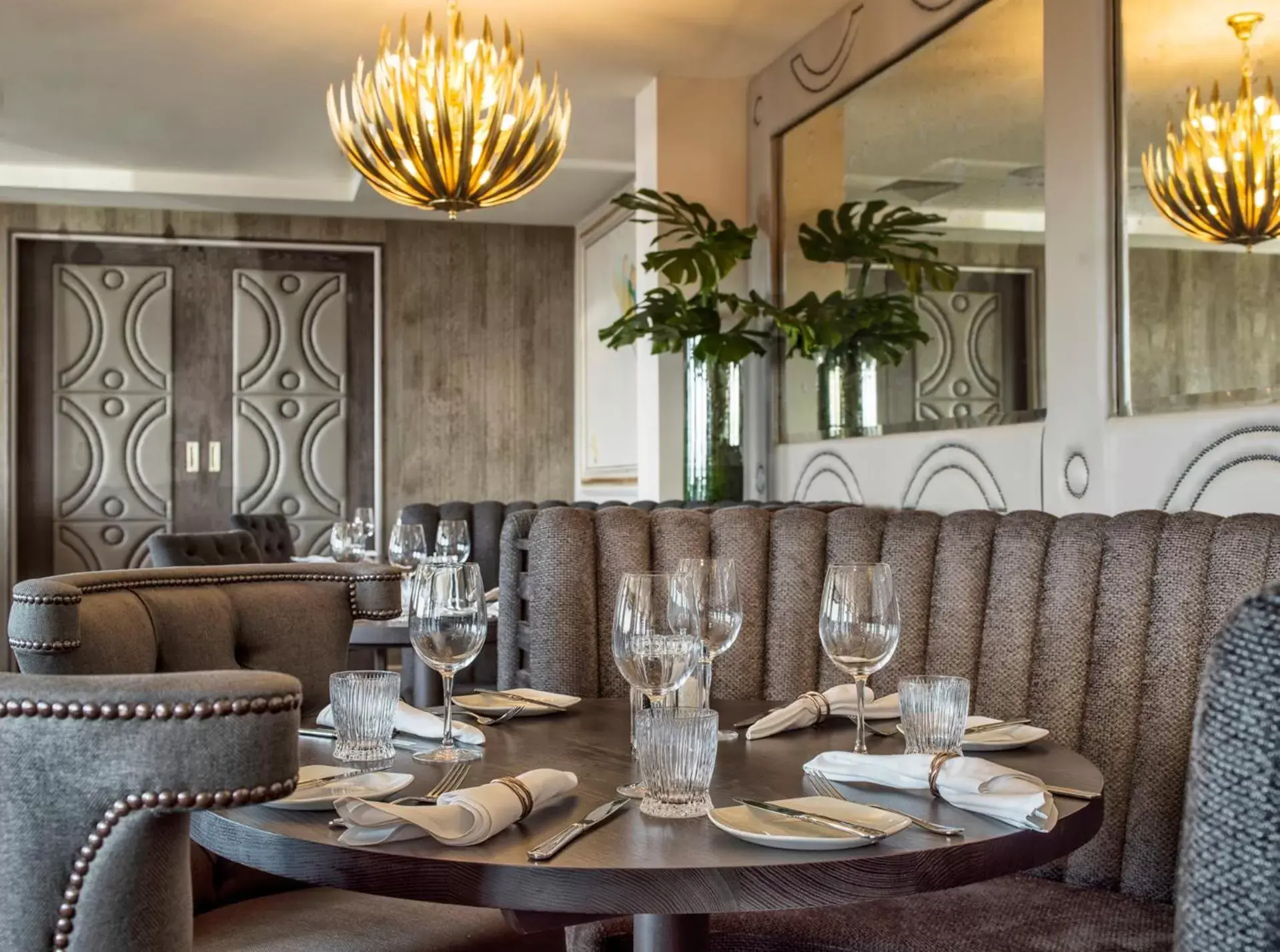 Restaurant/Places to Eat in Boulevard Hotel