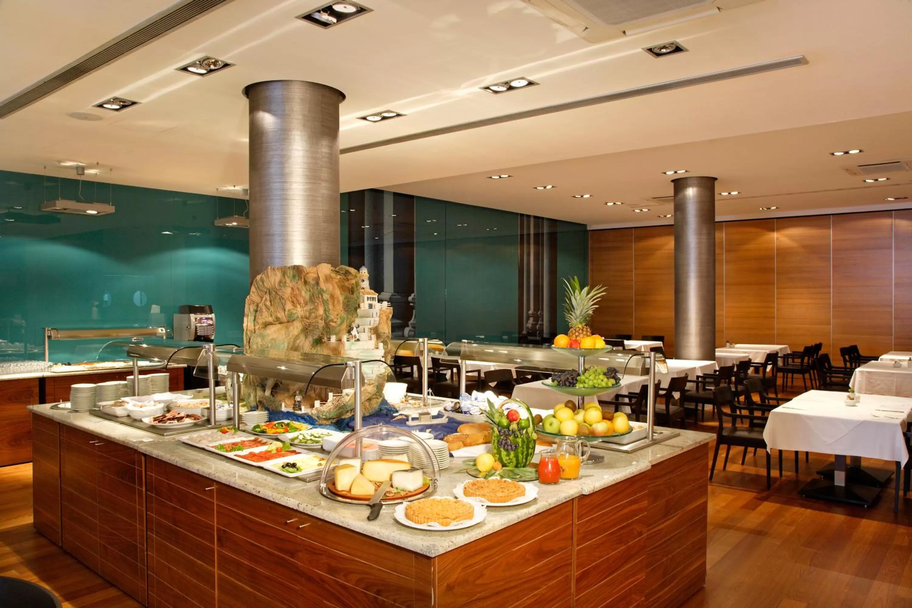Restaurant/places to eat in Hotel Atrium