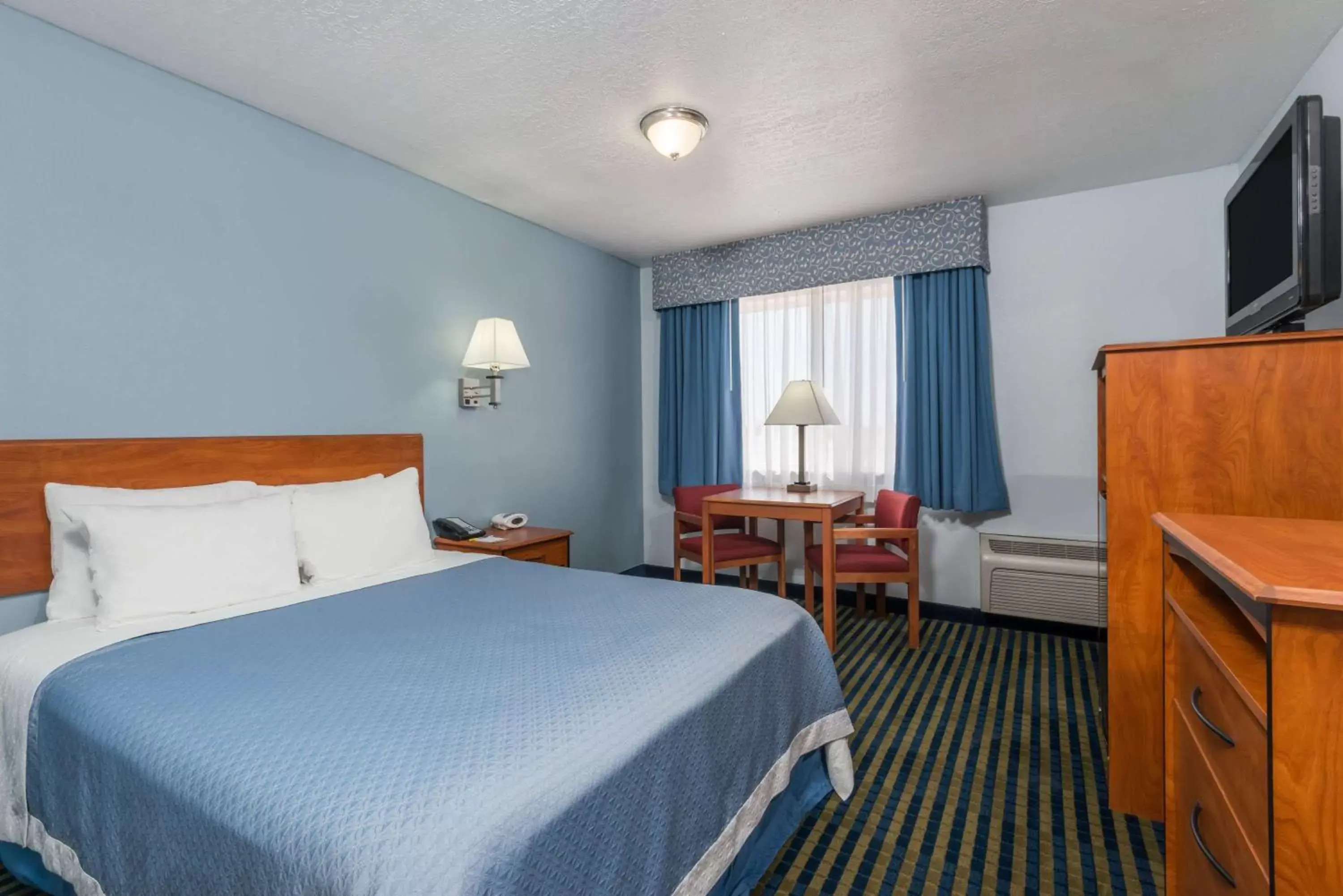 Photo of the whole room, Bed in Days Inn by Wyndham Las Vegas
