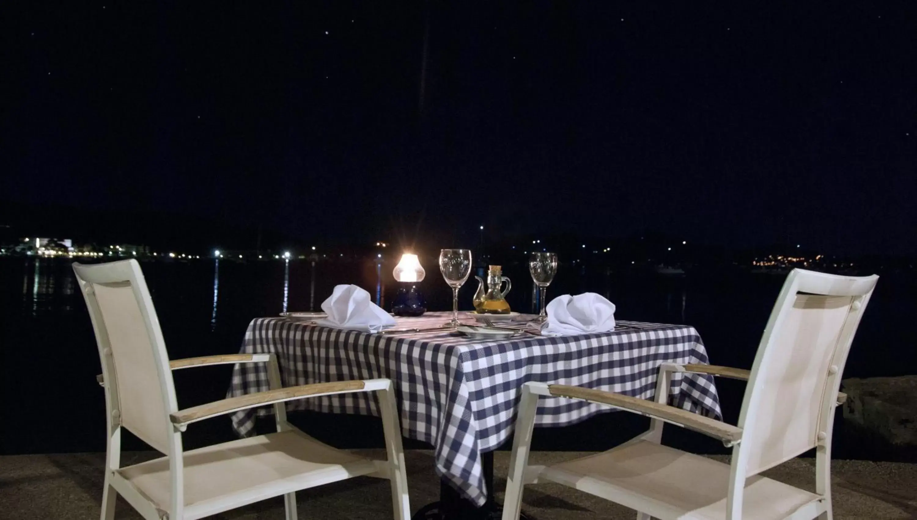 Restaurant/places to eat in Hotel Capri