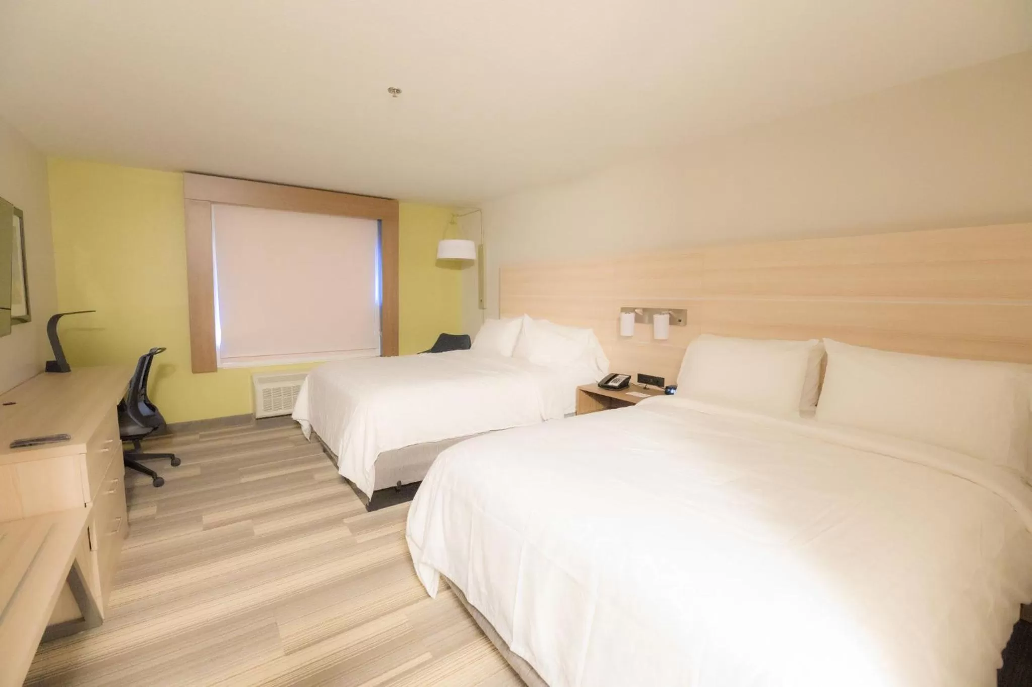 Photo of the whole room, Bed in Holiday Inn Express & Suites Dayton East - Beavercreek by IHG