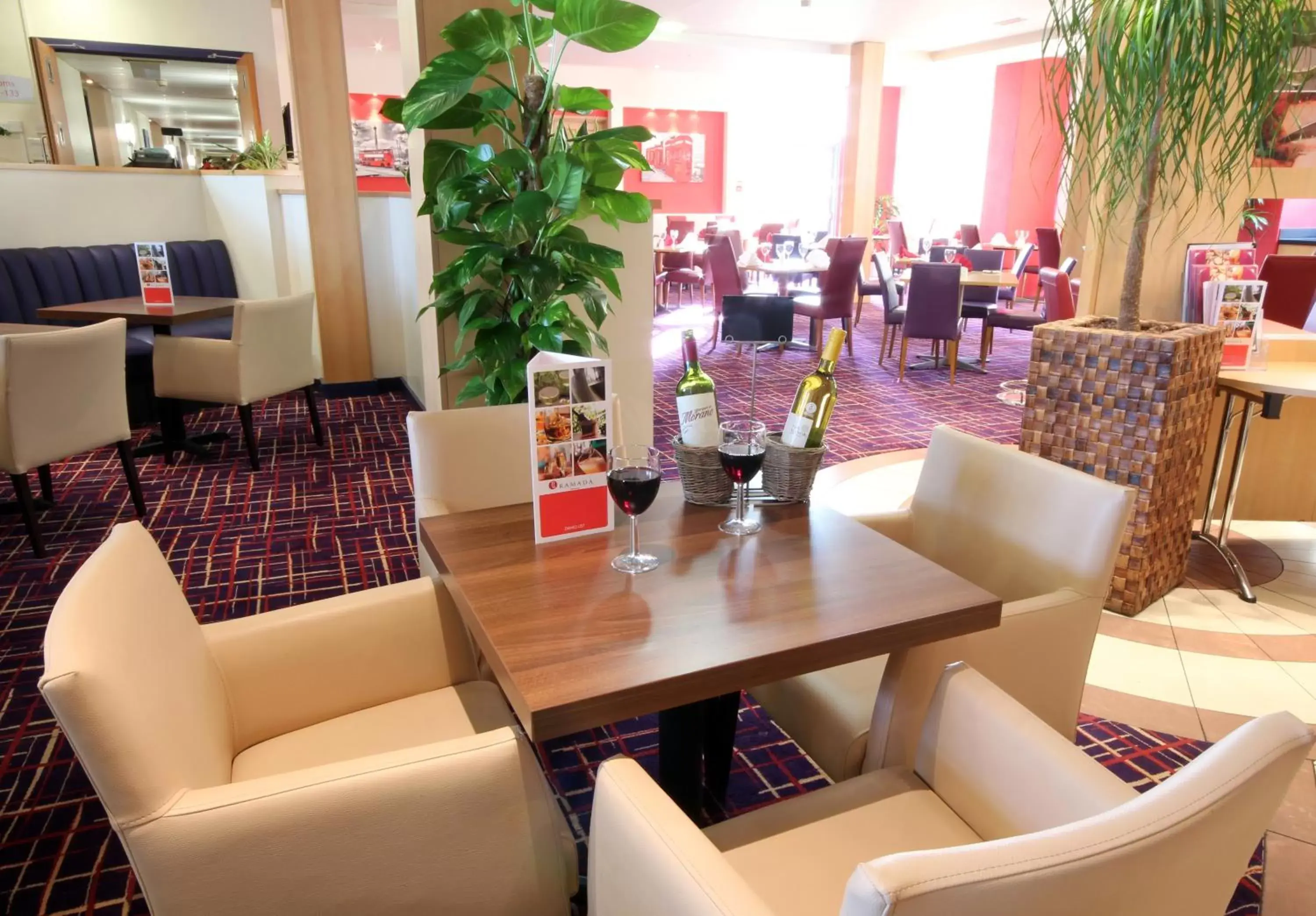 Restaurant/Places to Eat in Ramada London North