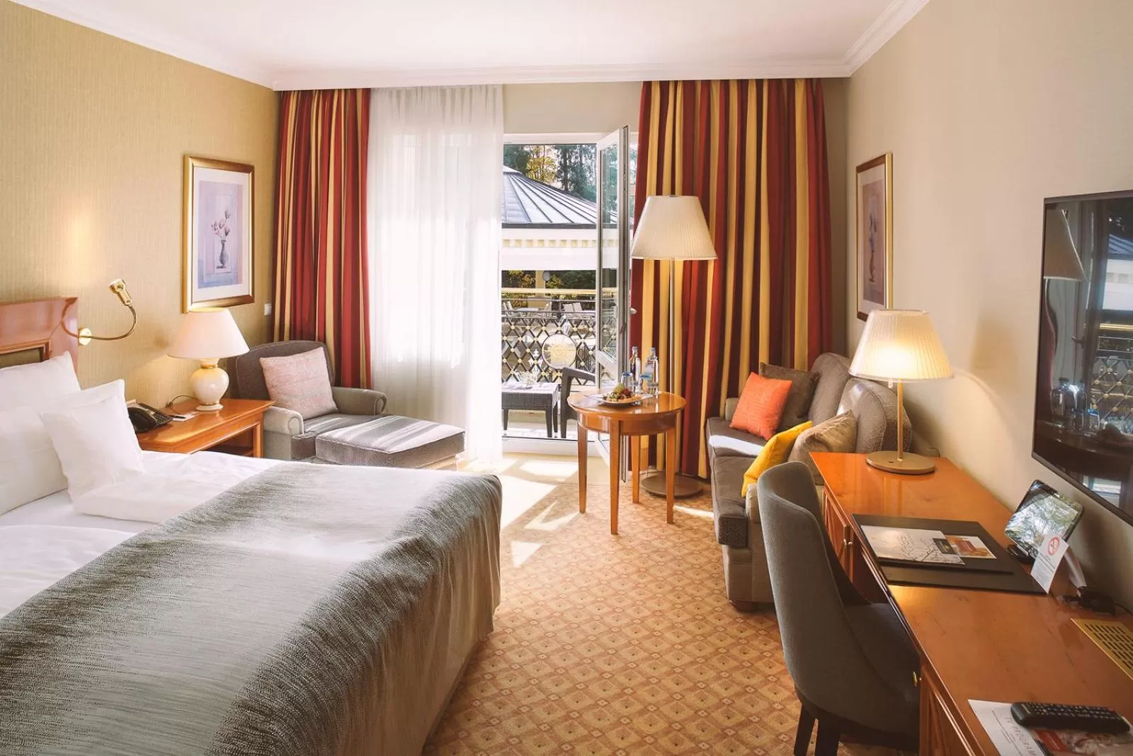 Photo of the whole room, Bed in Steigenberger Hotel Der Sonnenhof