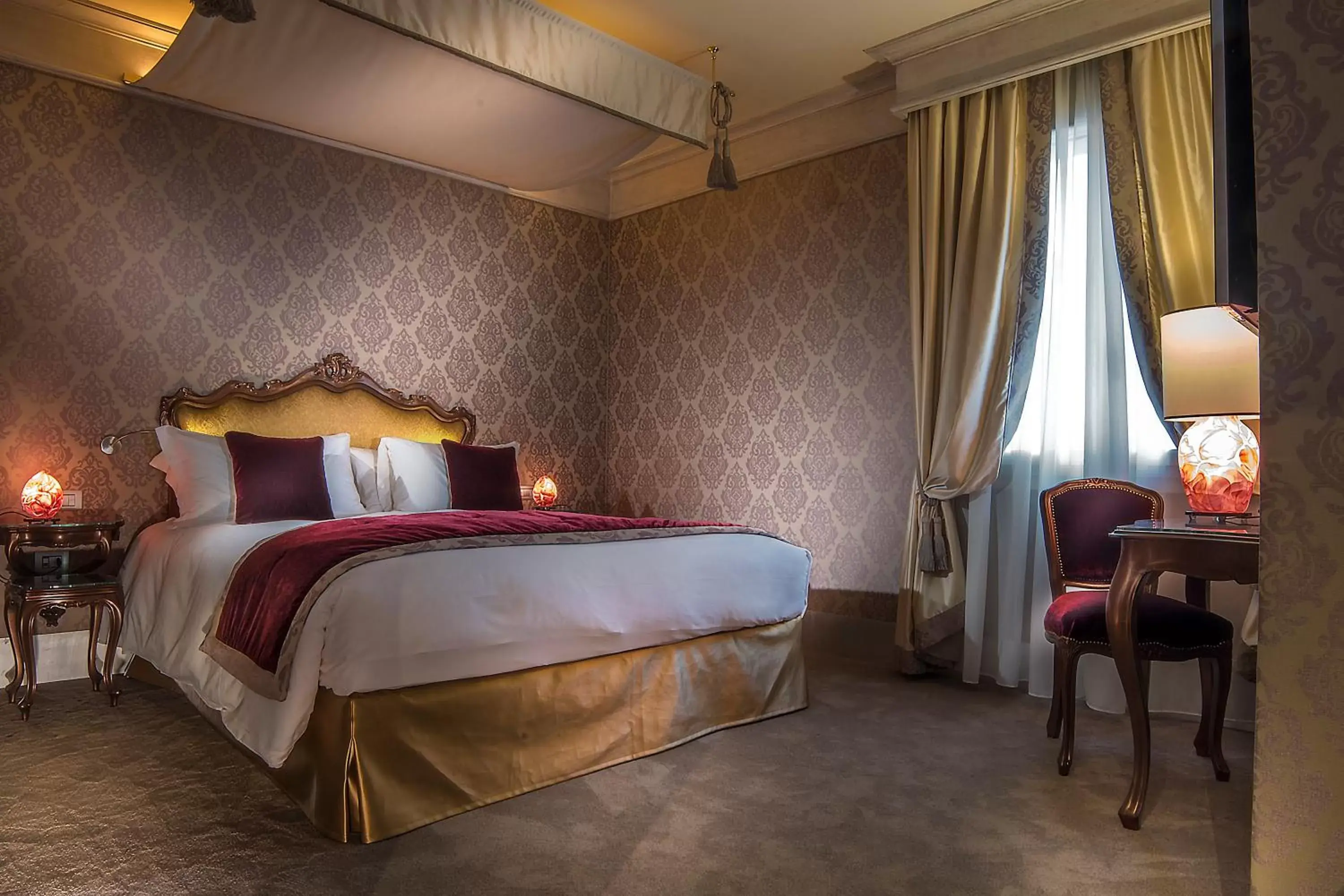 Deluxe Triple Room with Canal View in Hotel Papadopoli Venezia - MGallery Collection