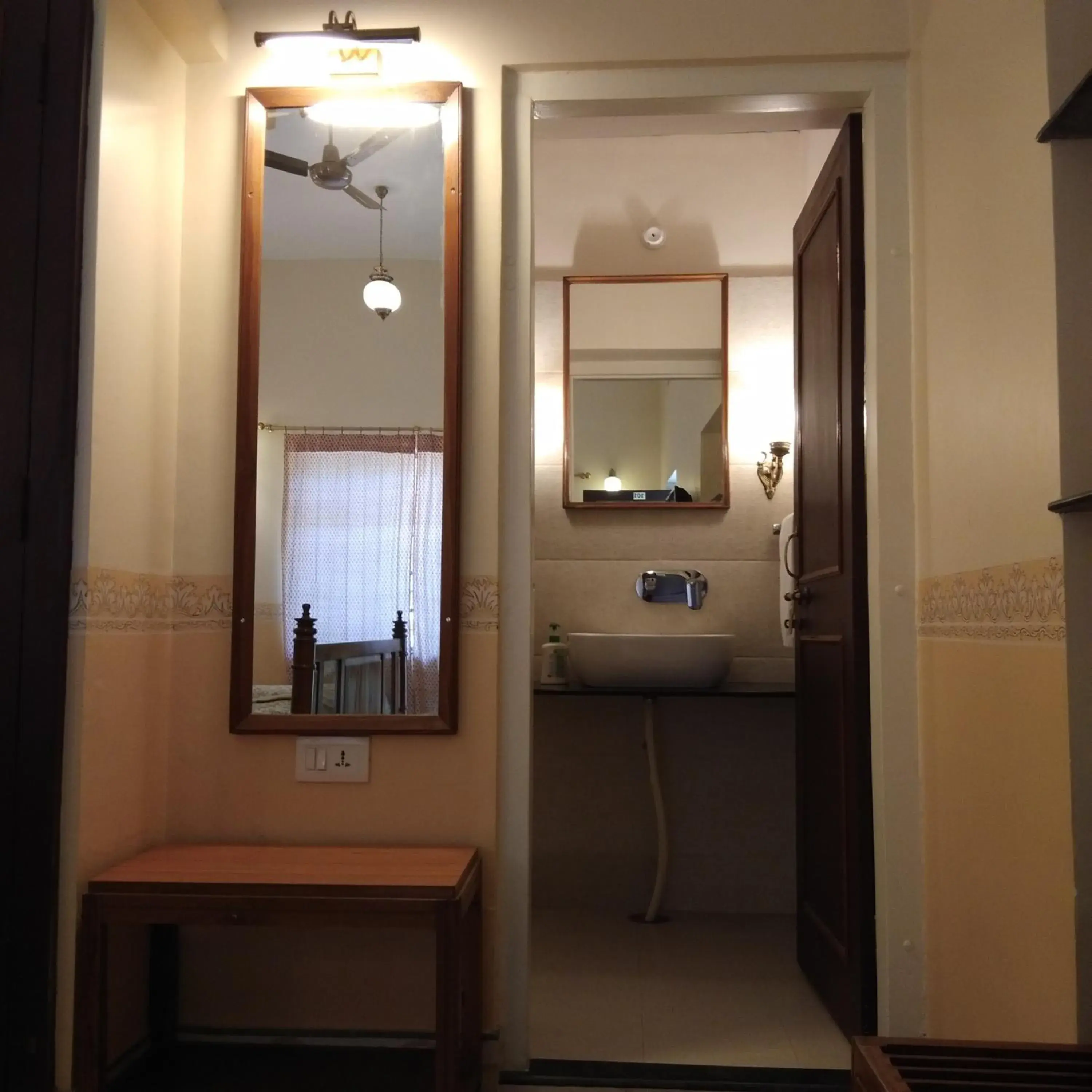 Bathroom in Jai Niwas Garden Hotel