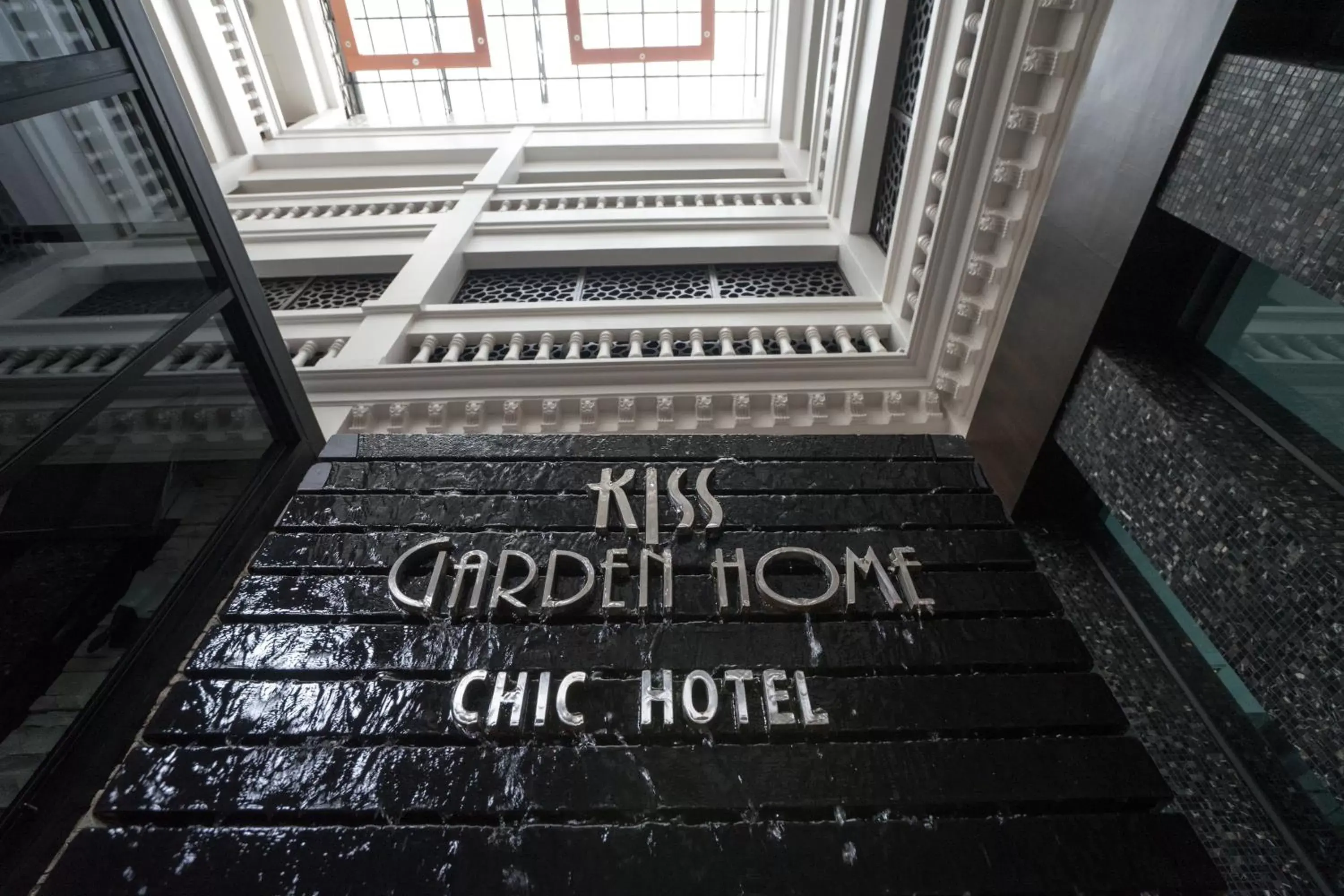 Kiss Gardenhome Chic Hotel