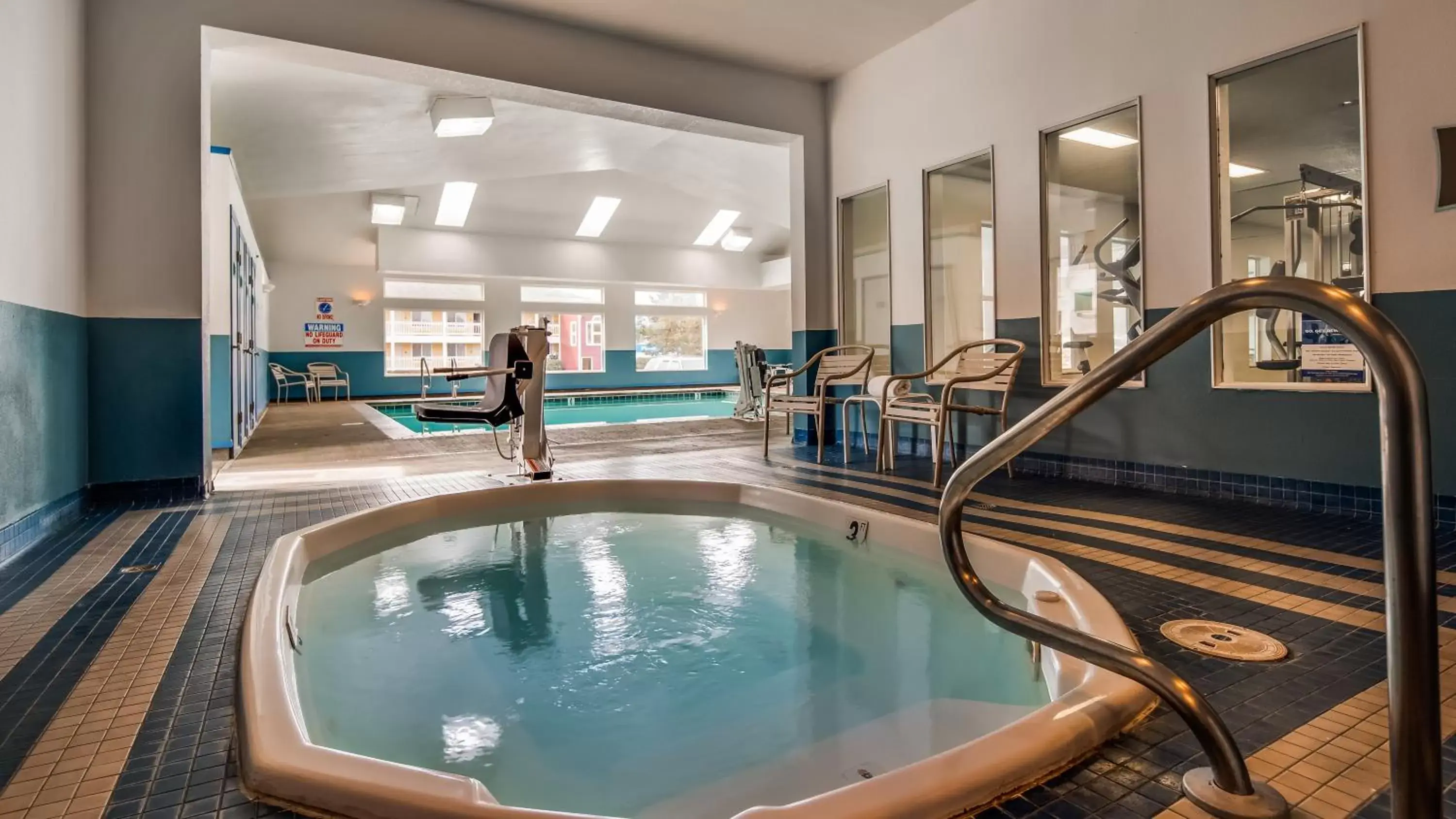 Swimming Pool in Best Western Salbasgeon Inn & Suites