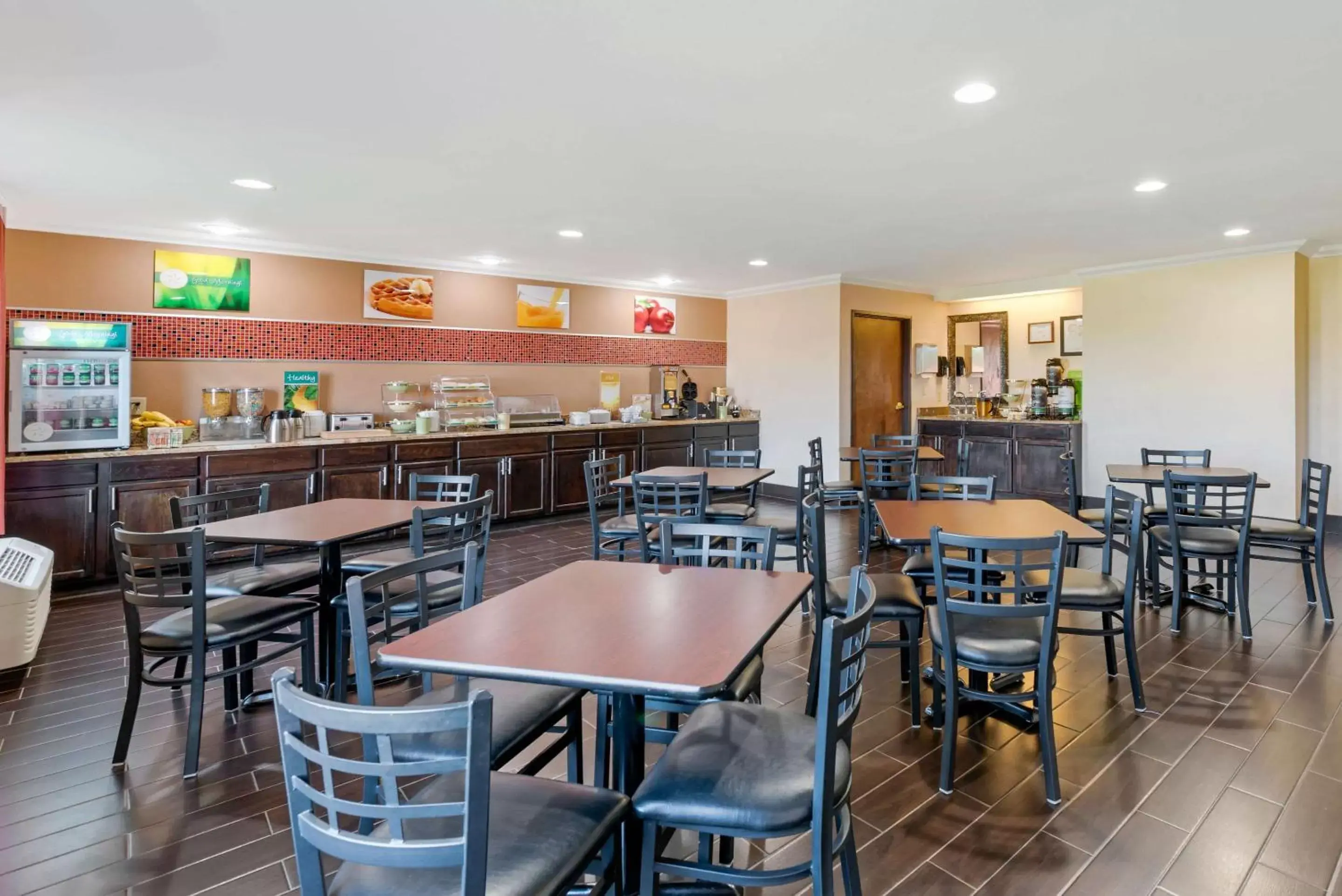 Restaurant/Places to Eat in Quality Inn & Suites