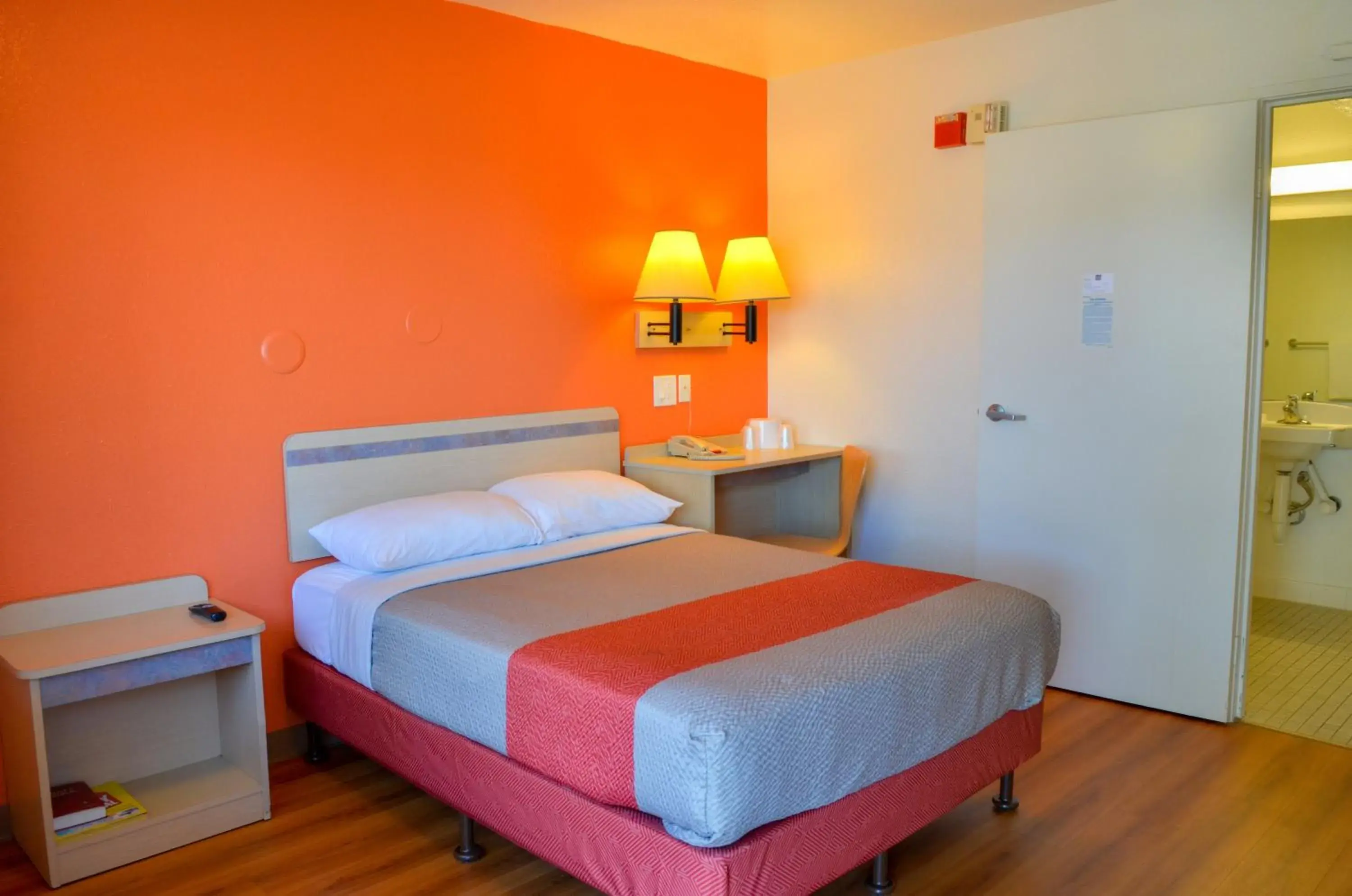 Bedroom, Bed in Motel 6 - Santa Nella, on i-5 Bedroom, Bed in Motel 6 - Santa Nella, on i-5