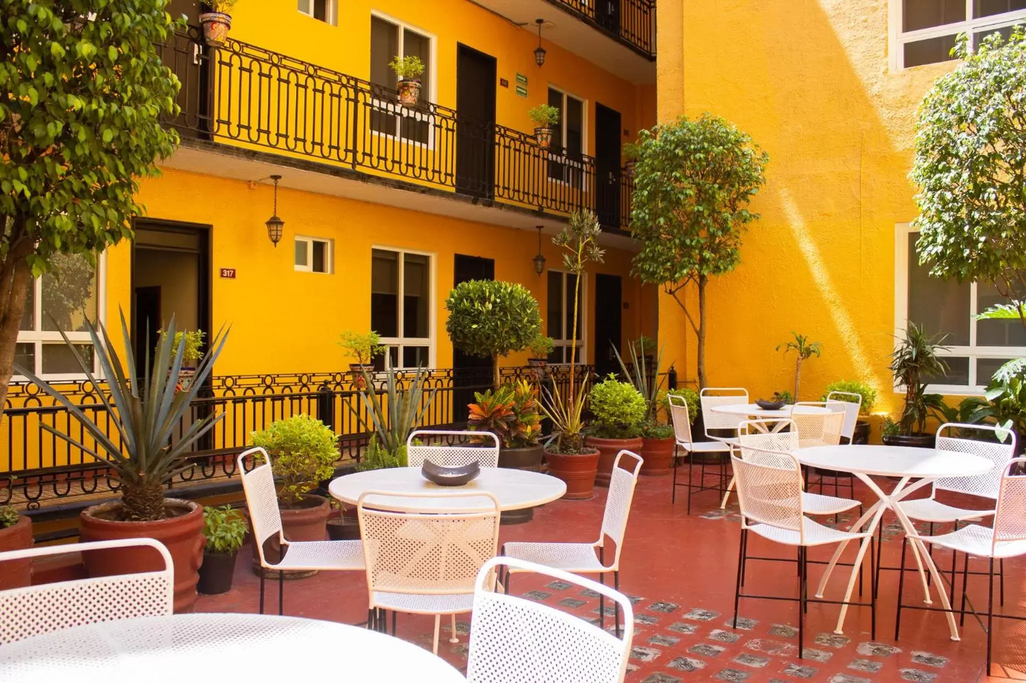 Balcony/Terrace, Restaurant/Places to Eat in Hotel Ritz Ciudad de México