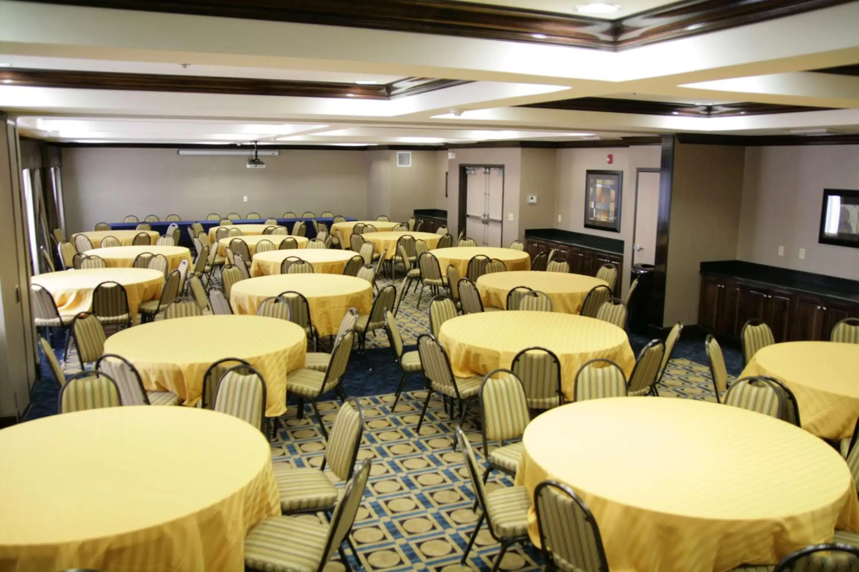 Meeting/conference room, Restaurant/Places to Eat in Hampton Inn Olathe