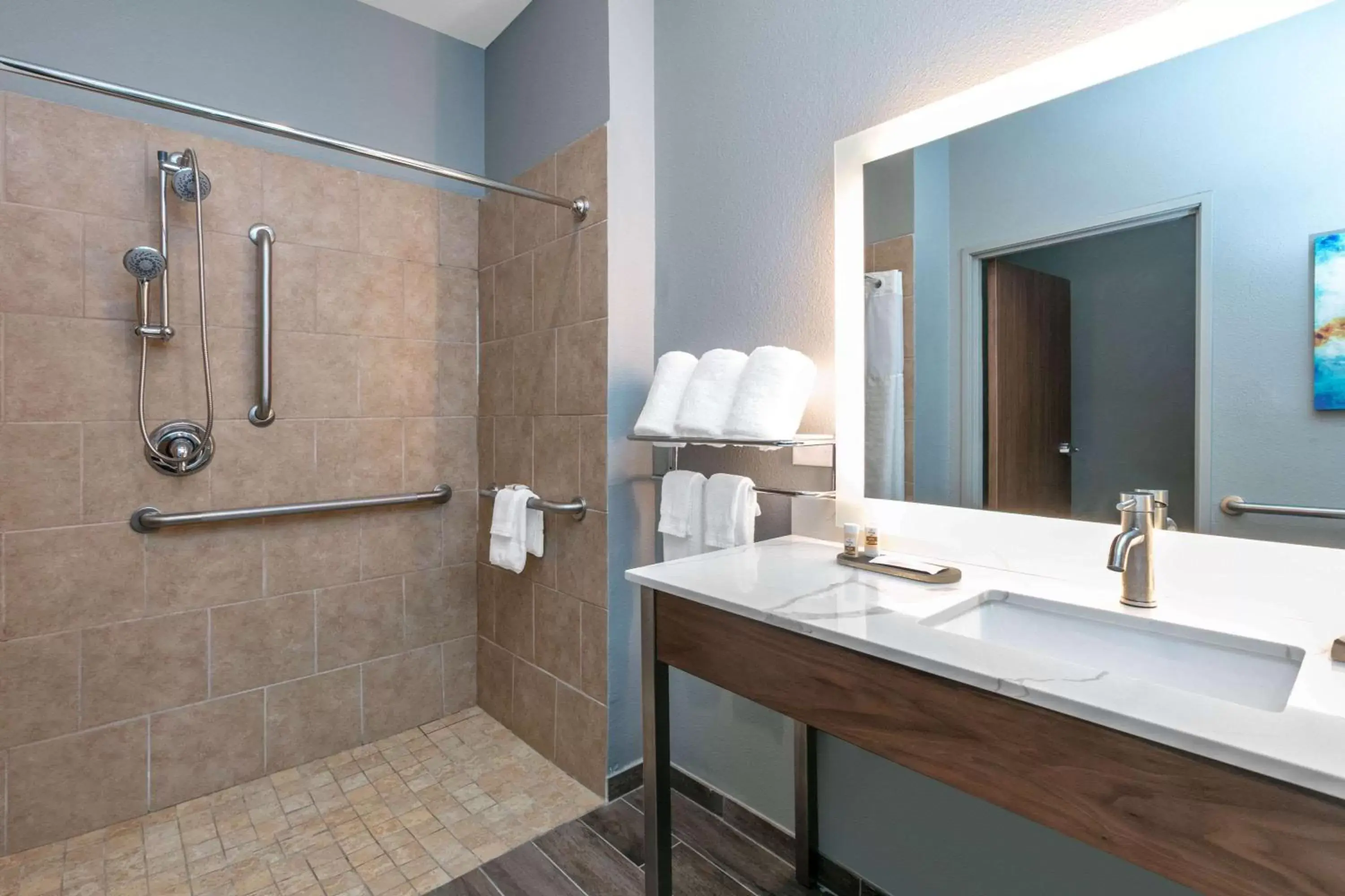 Photo of the whole room, Bathroom in La Quinta by Wyndham Jacksonville, Texas