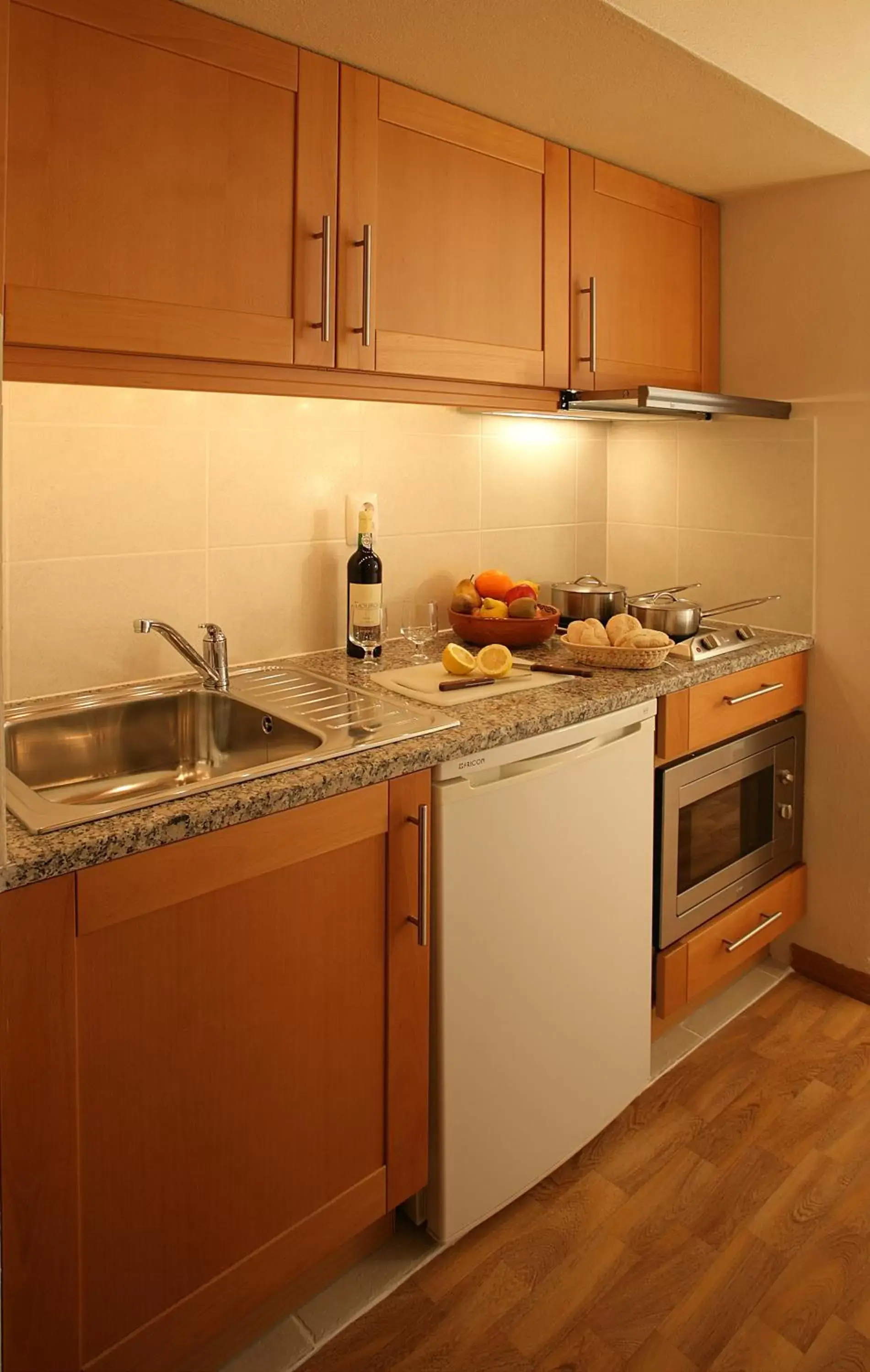 Kitchen or kitchenette, Kitchen/Kitchenette in Luz Beach Apartments