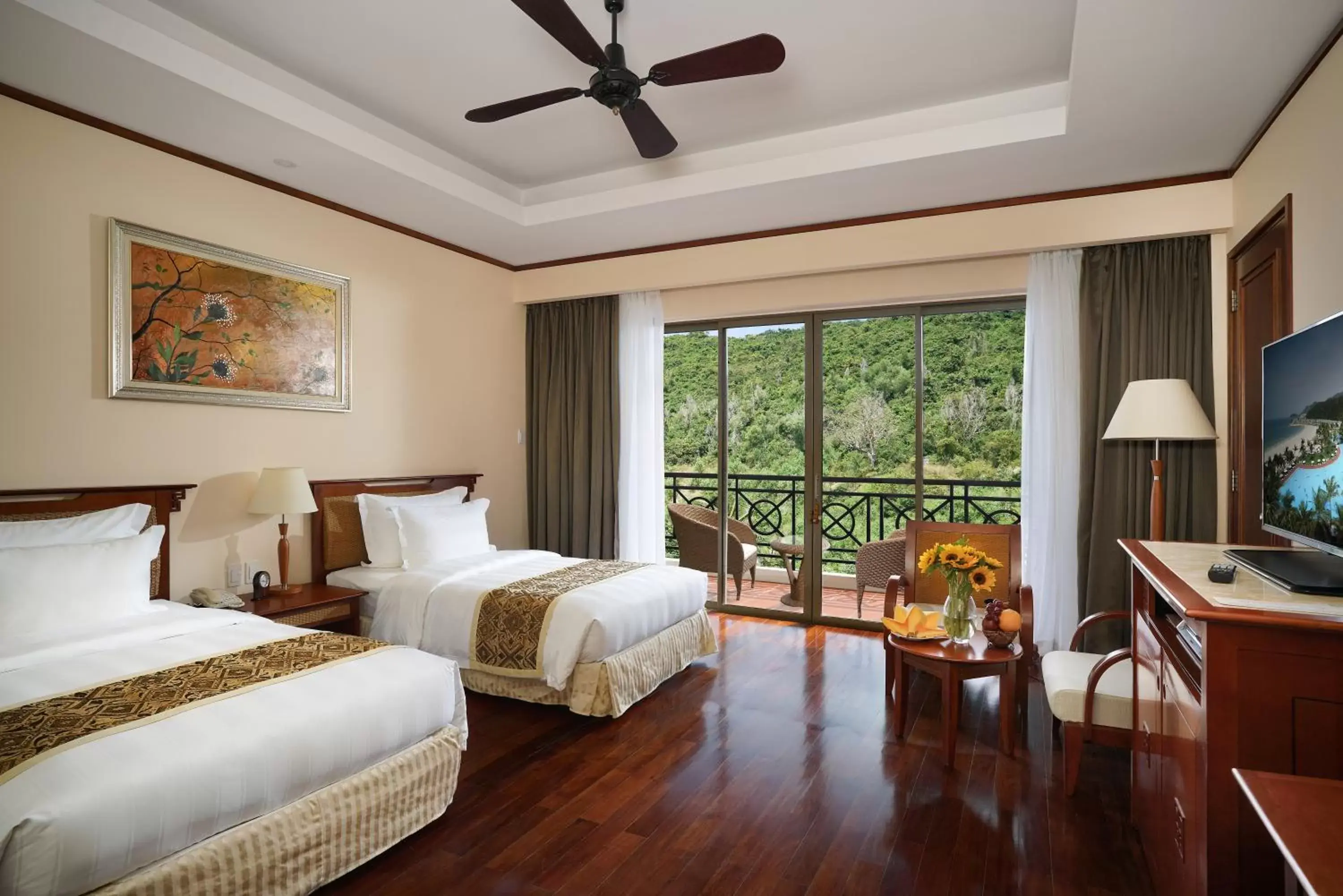 Bed in Vinpearl Resort Nha Trang