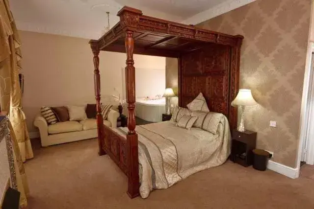 Bed in Durrant House Hotel
