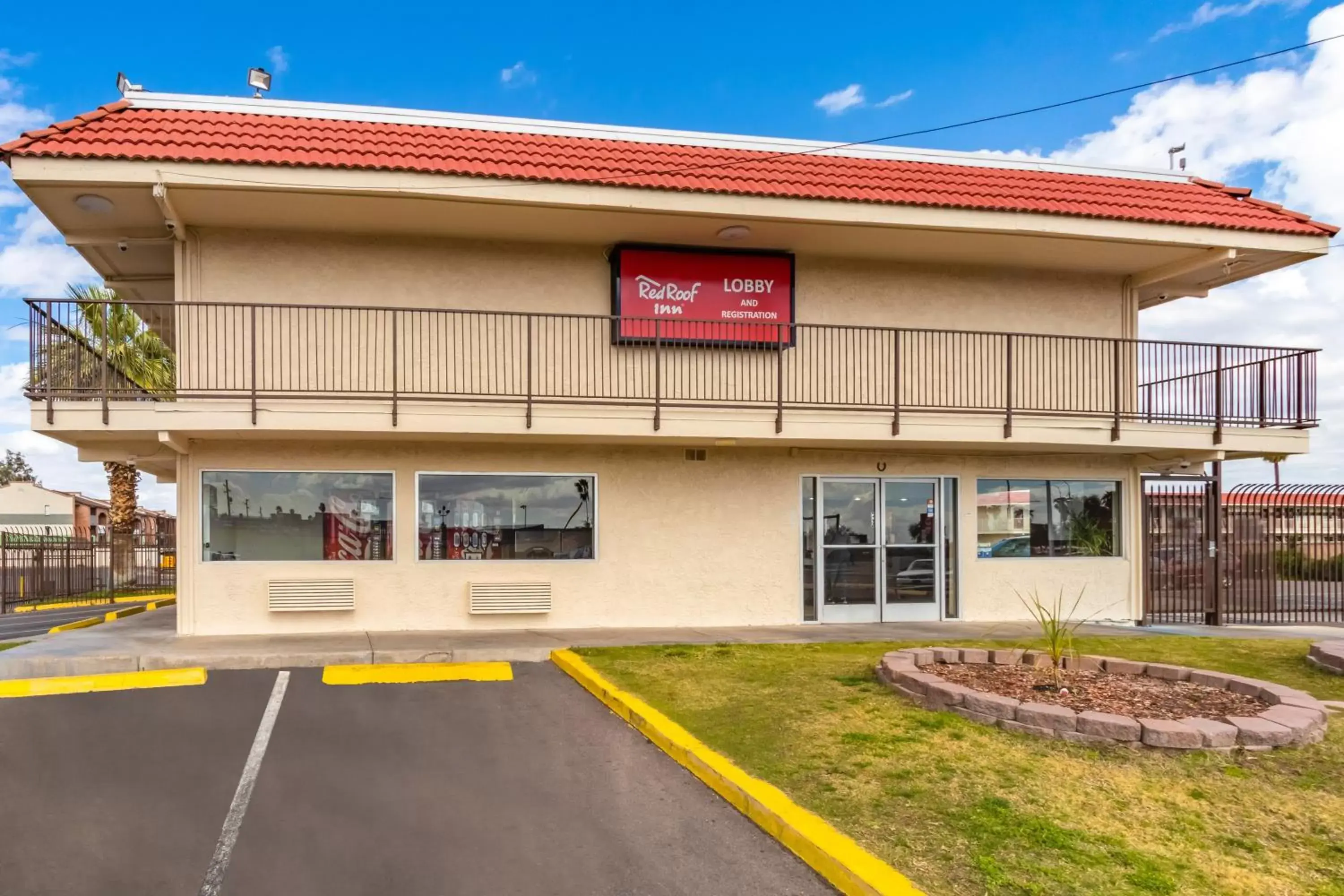 Property building, Facade/Entrance in Red Roof Inn Phoenix- Midtown