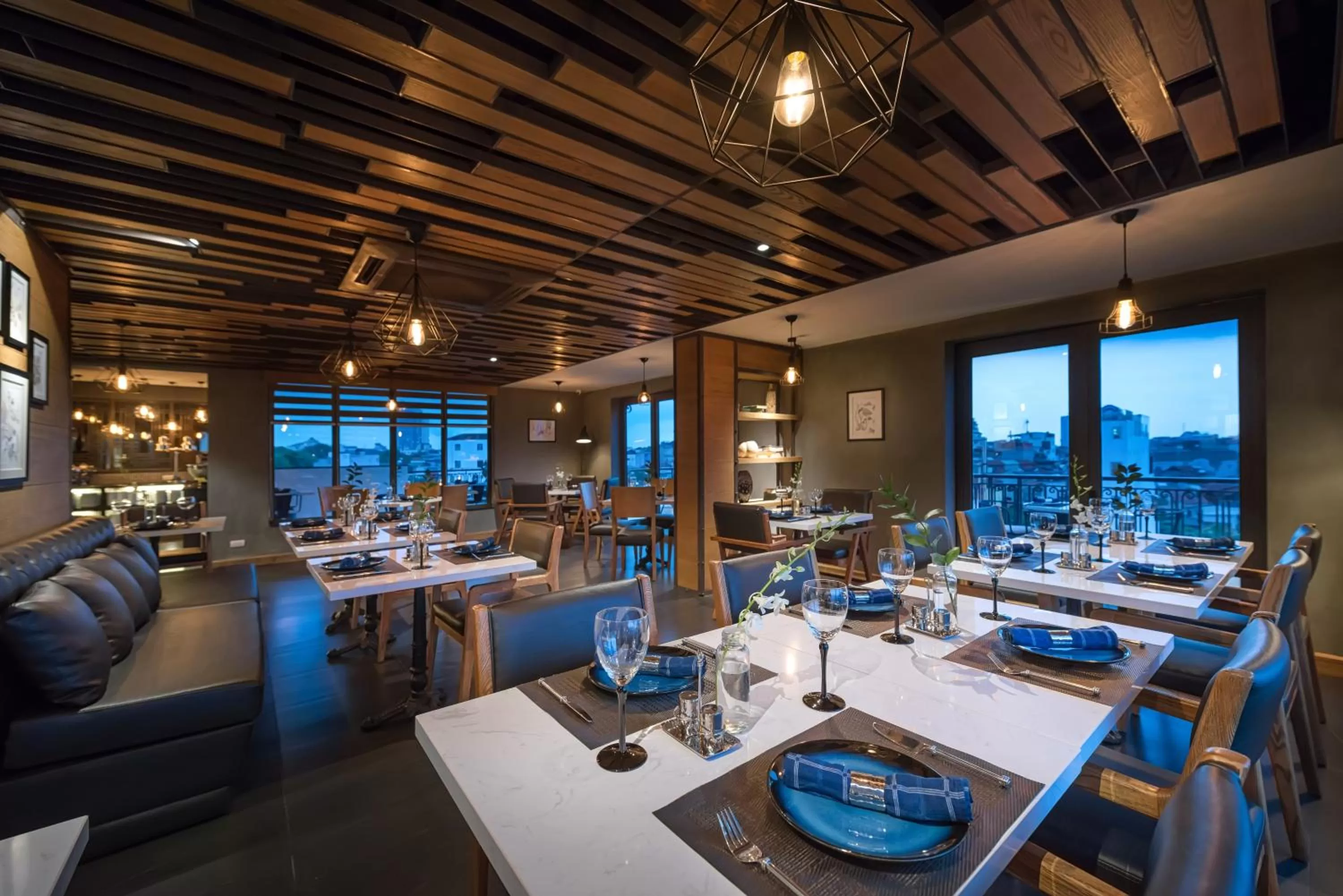 Restaurant/places to eat in Bespoke Trendy Hotel Hanoi