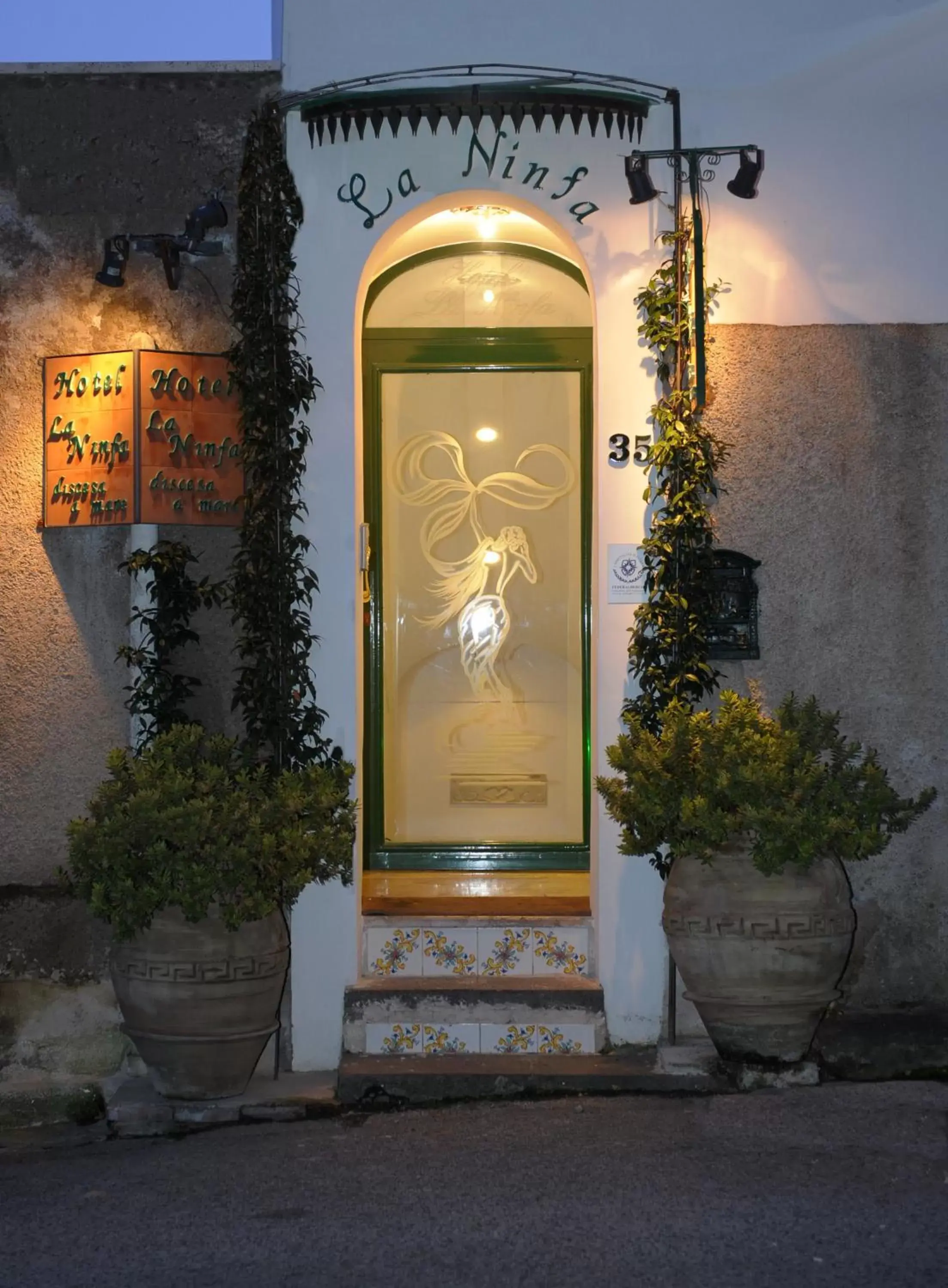 Facade/entrance in Hotel La Ninfa