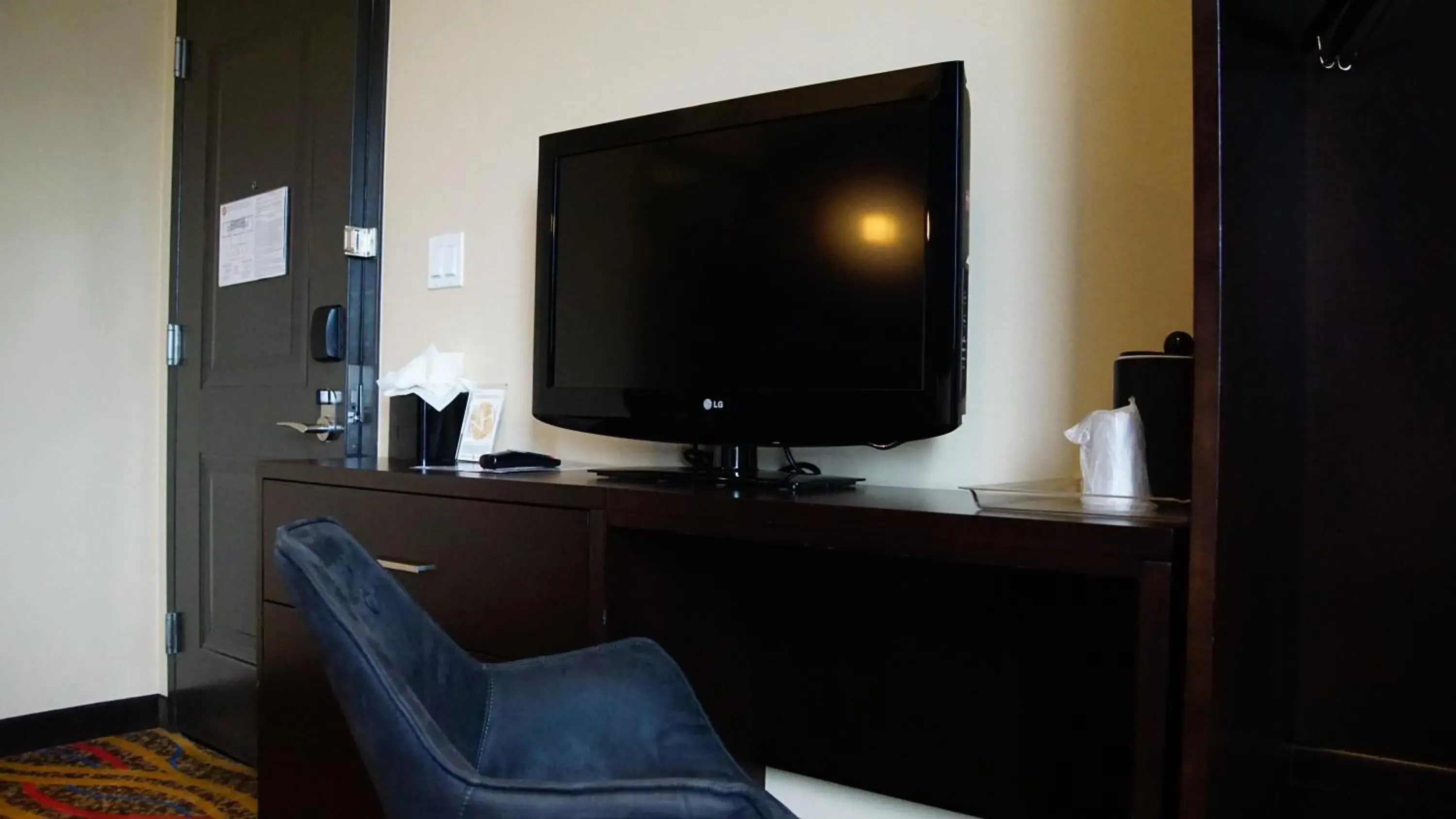 TV and multimedia, TV/Entertainment Center in Nesva Hotel - New York City Vista