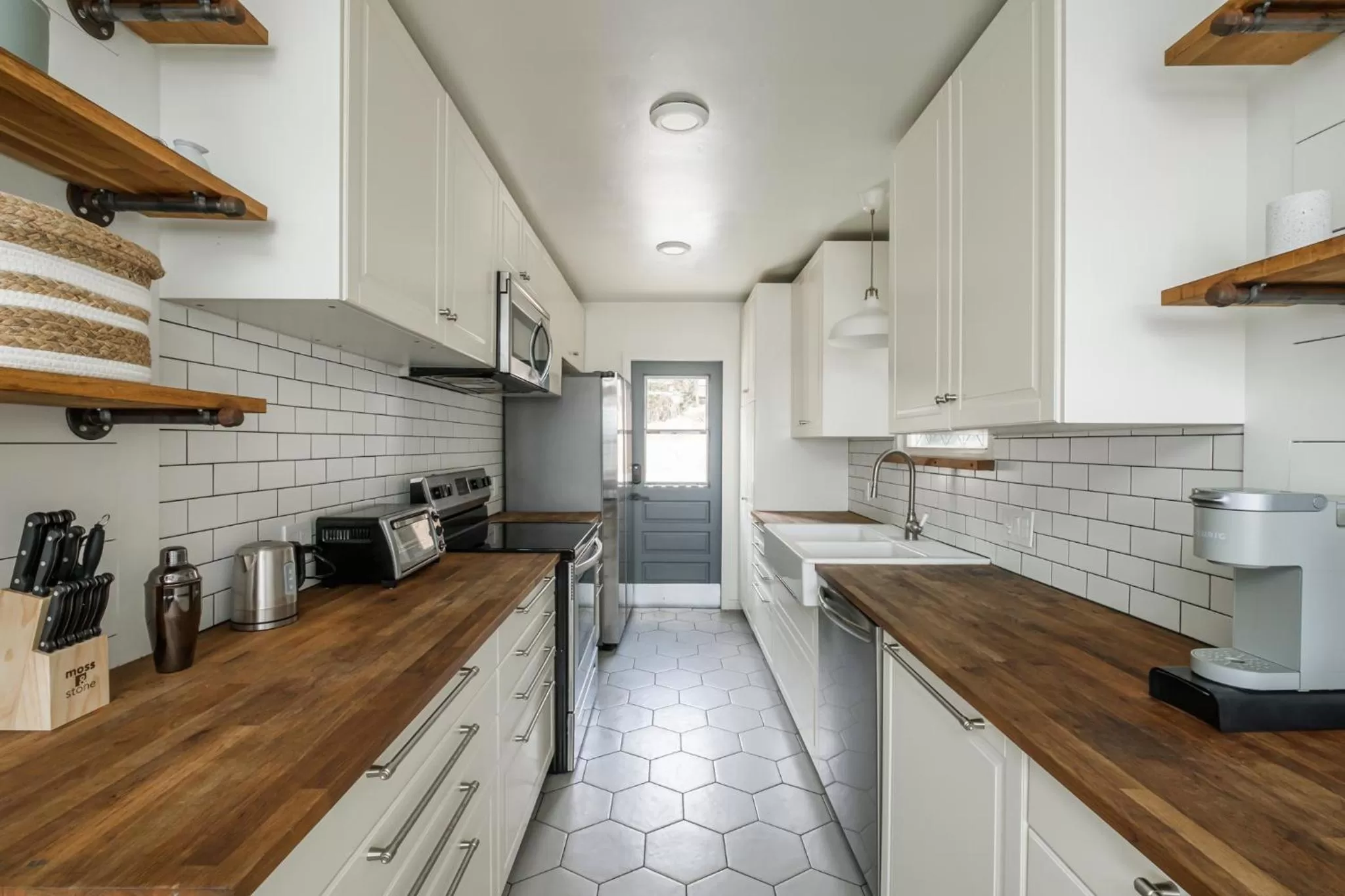 Kitchen or kitchenette in The Marbella