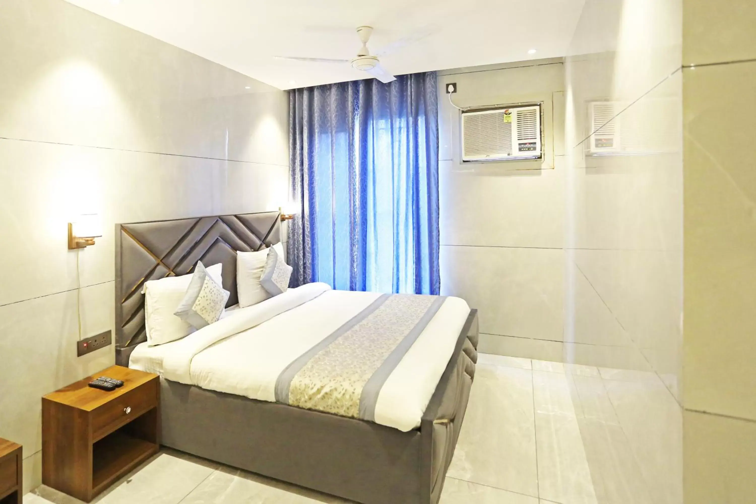 Double Room in Frankstay By Hotel Preet in 05 mints walking Distance Nizamuddin Railway Station Double Room in Frankstay By Hotel Preet in 05 mints walking Distance Nizamuddin Railway Station