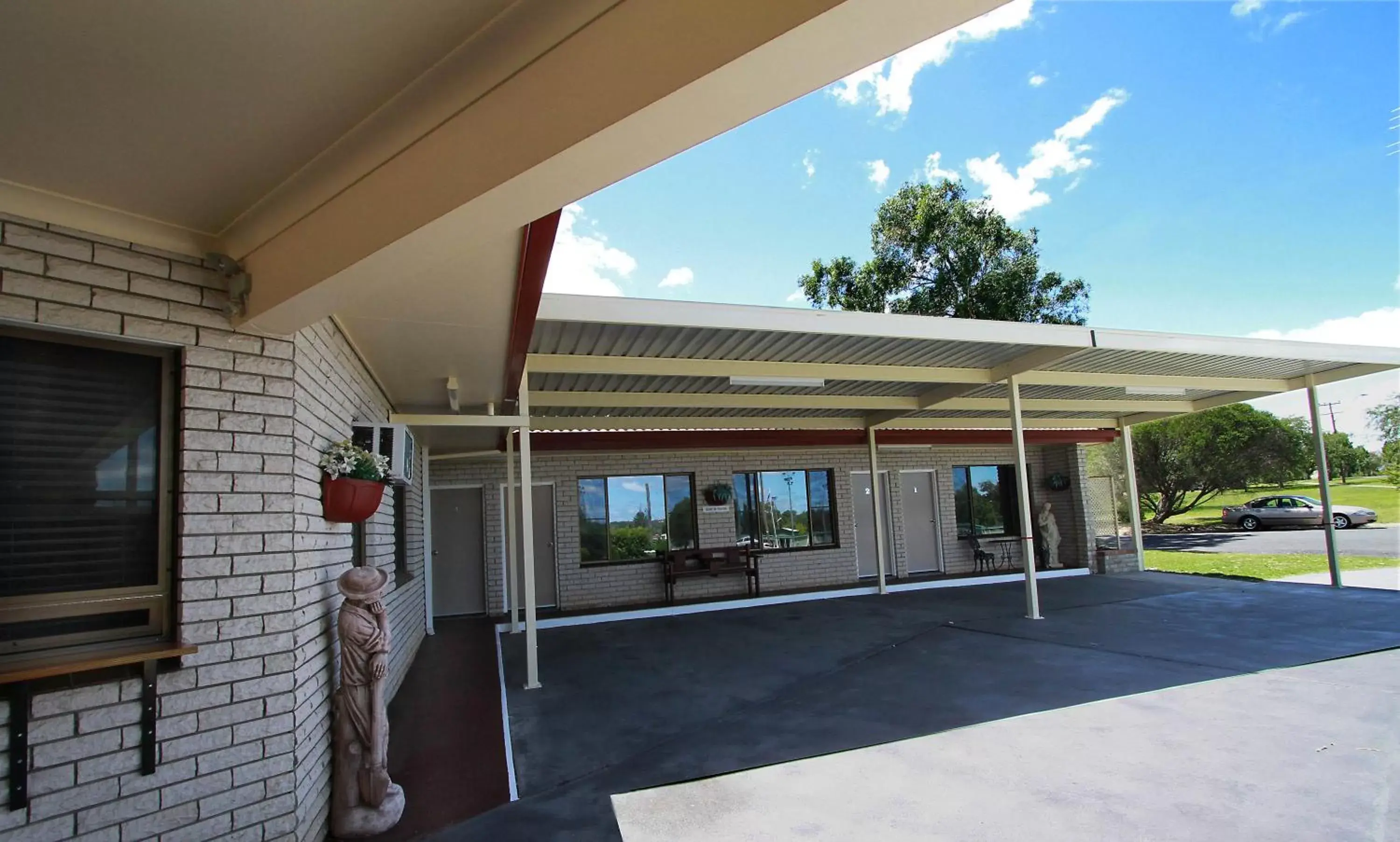 Facade/entrance, Property Building in Sapphire City Motor Inn