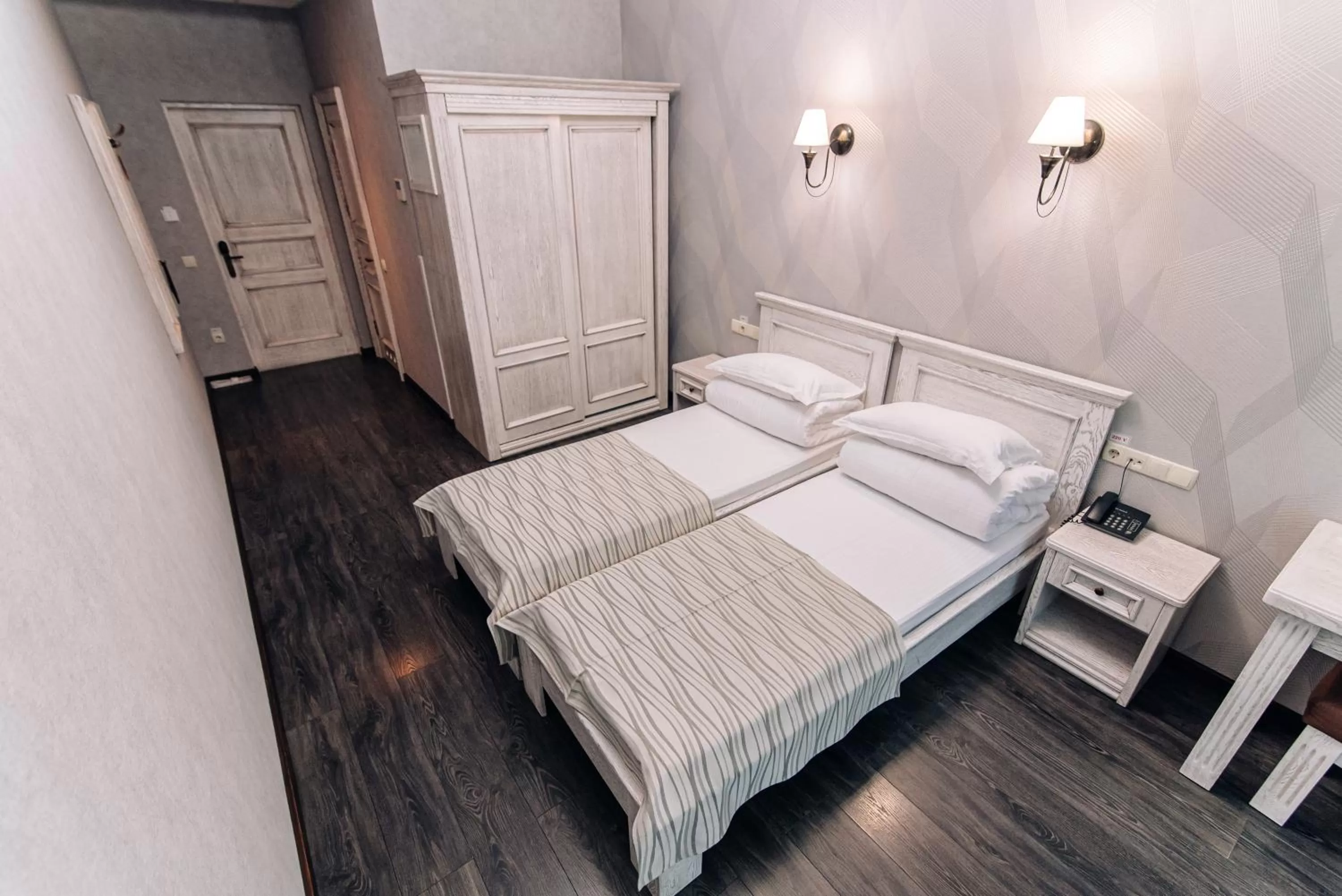 Bed in Gold Georg Palace Hotel